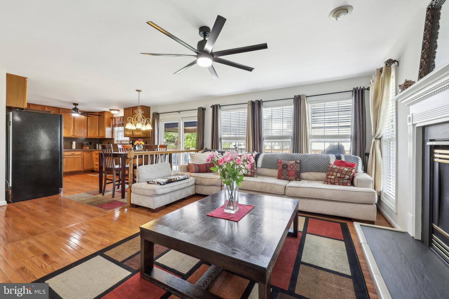5 Meade Ct