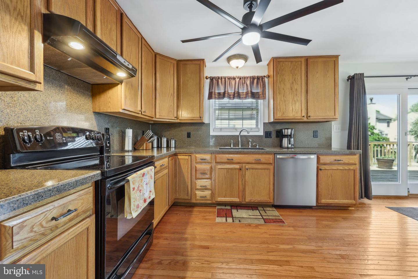5 Meade Ct