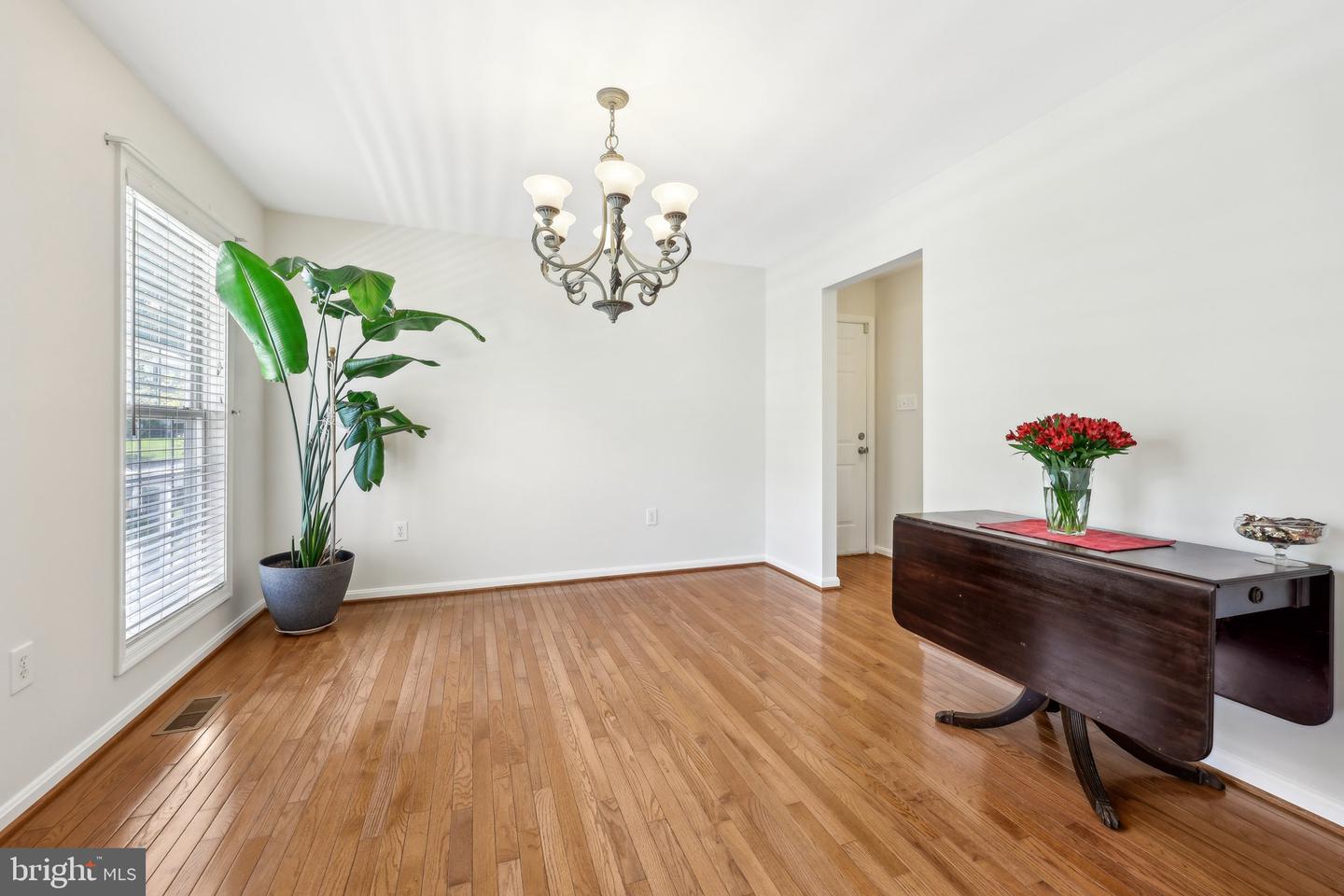 5 Meade Ct
