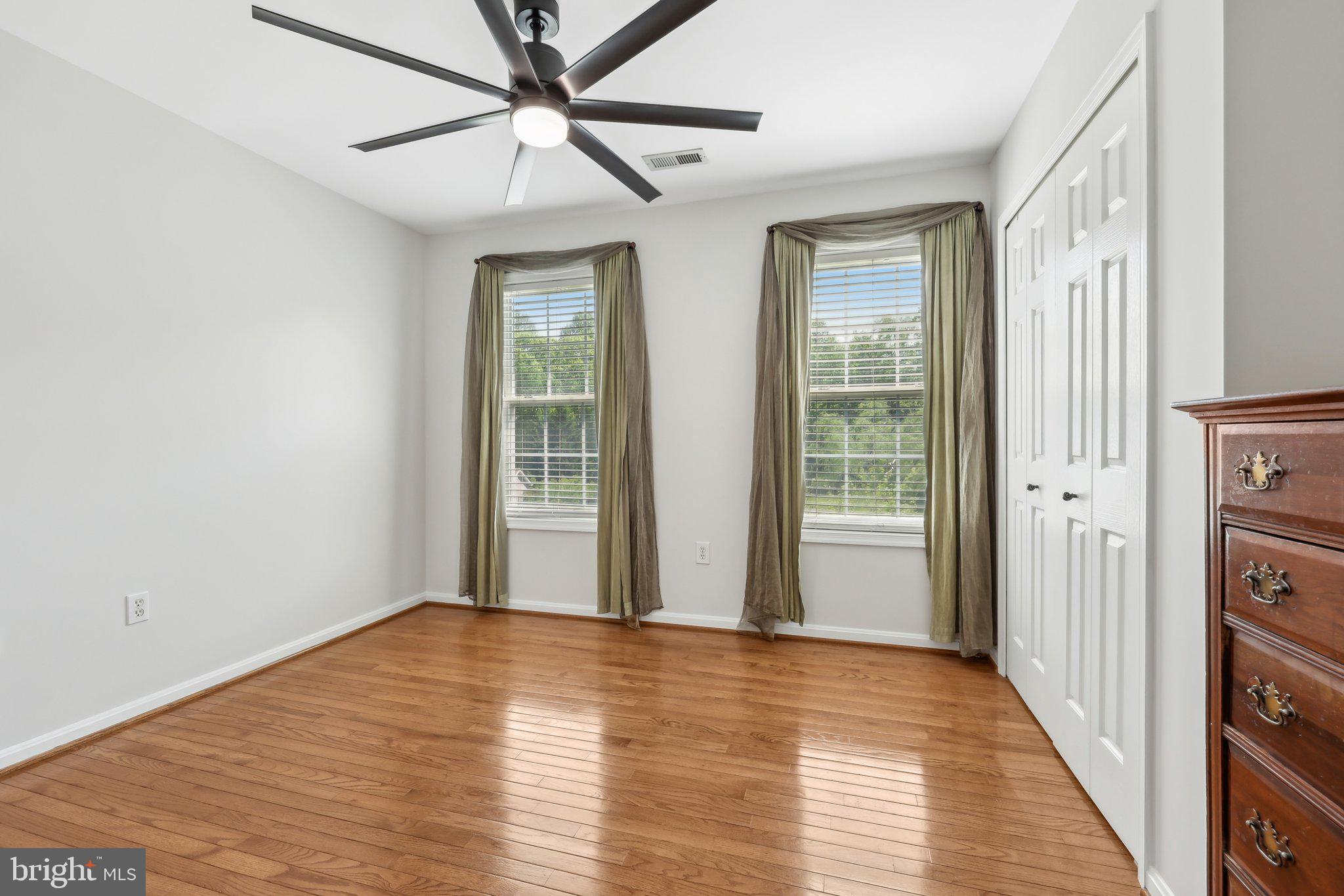 5 Meade Ct