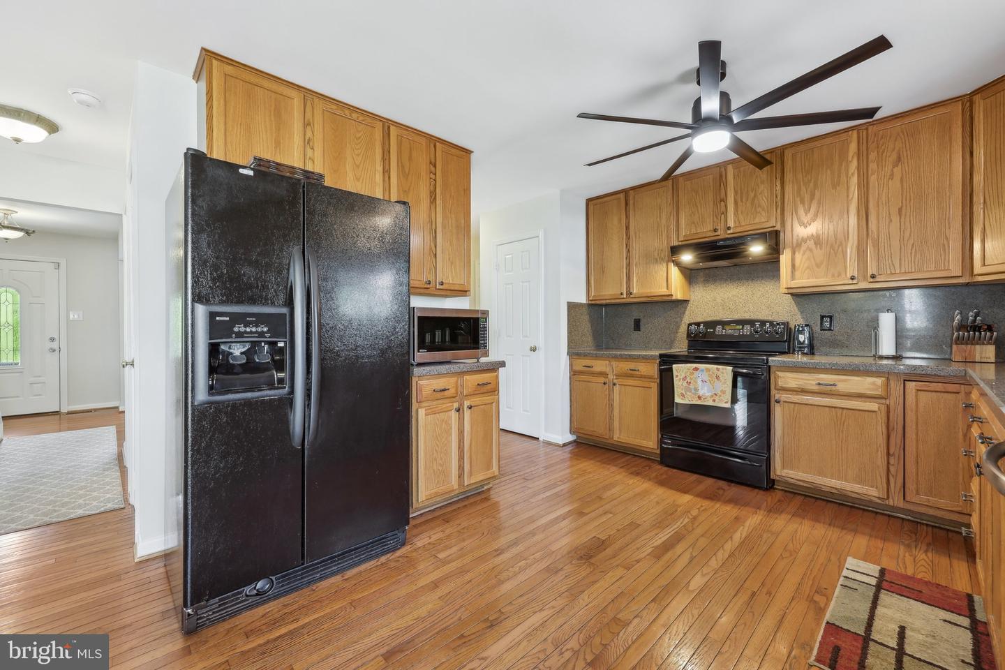 5 Meade Ct
