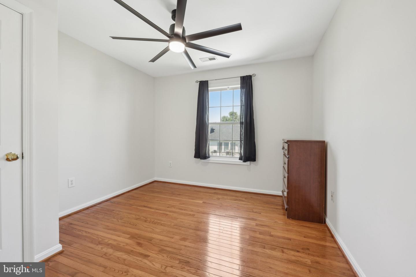 5 Meade Ct