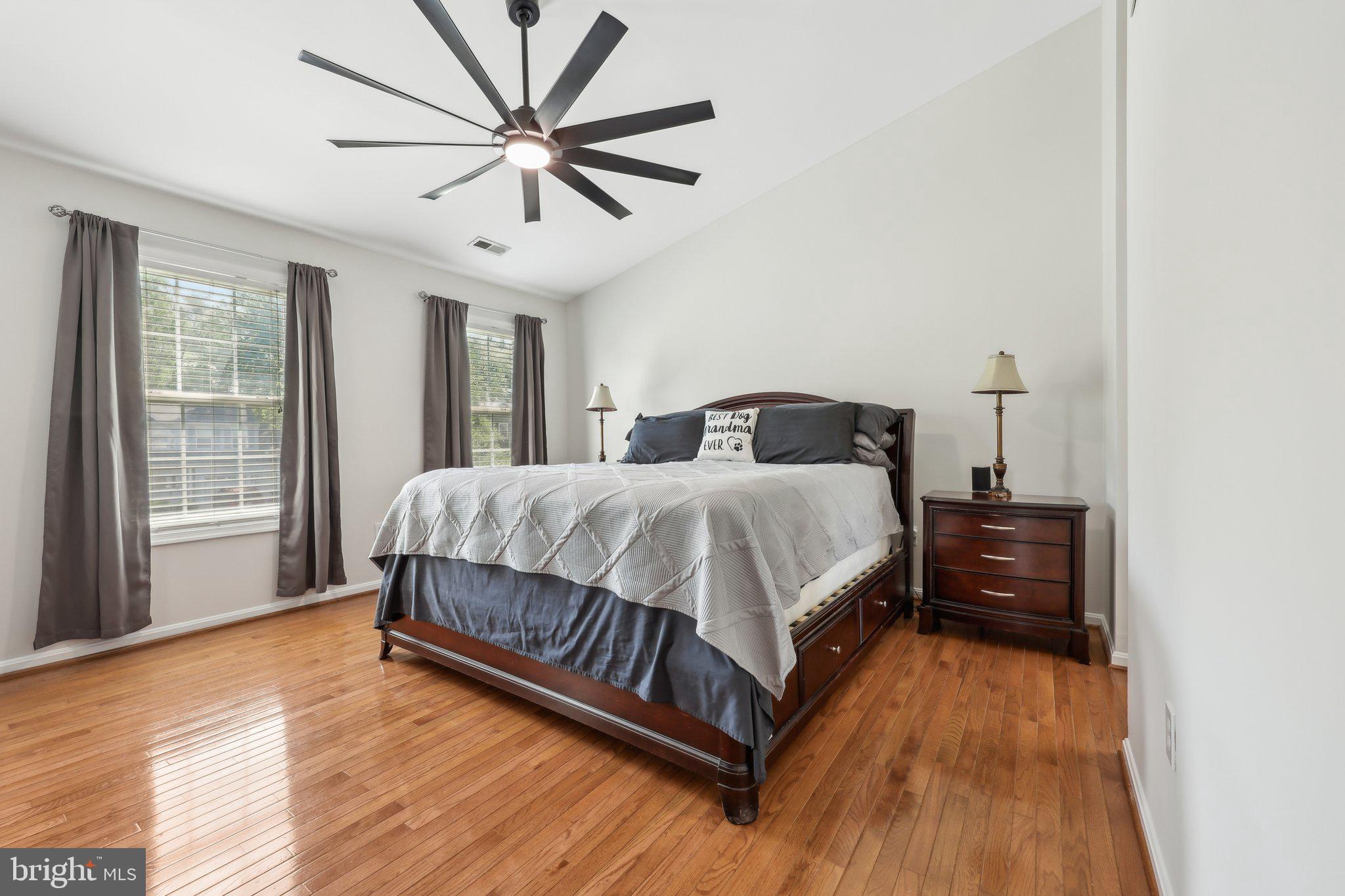 5 Meade Ct