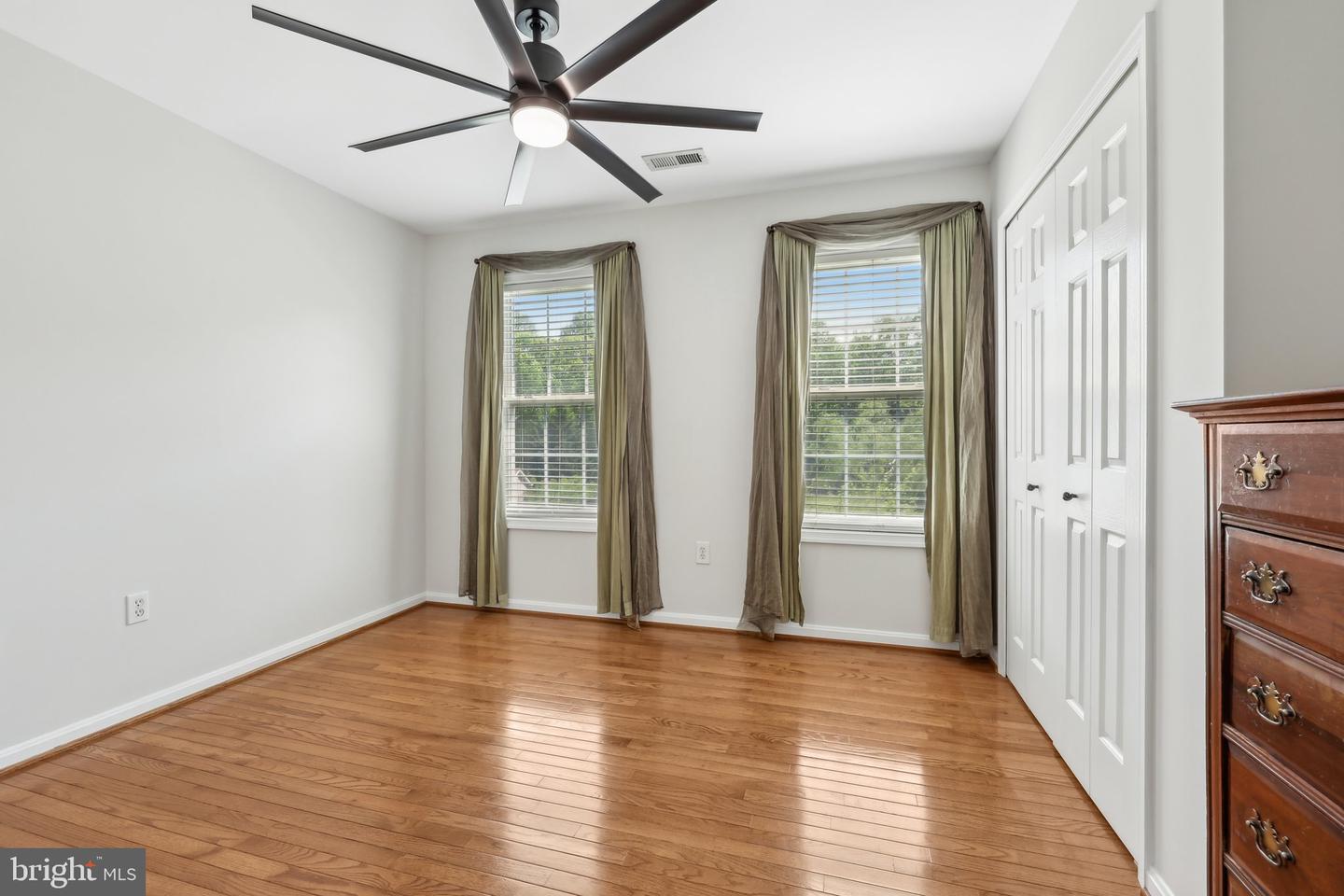 5 Meade Ct