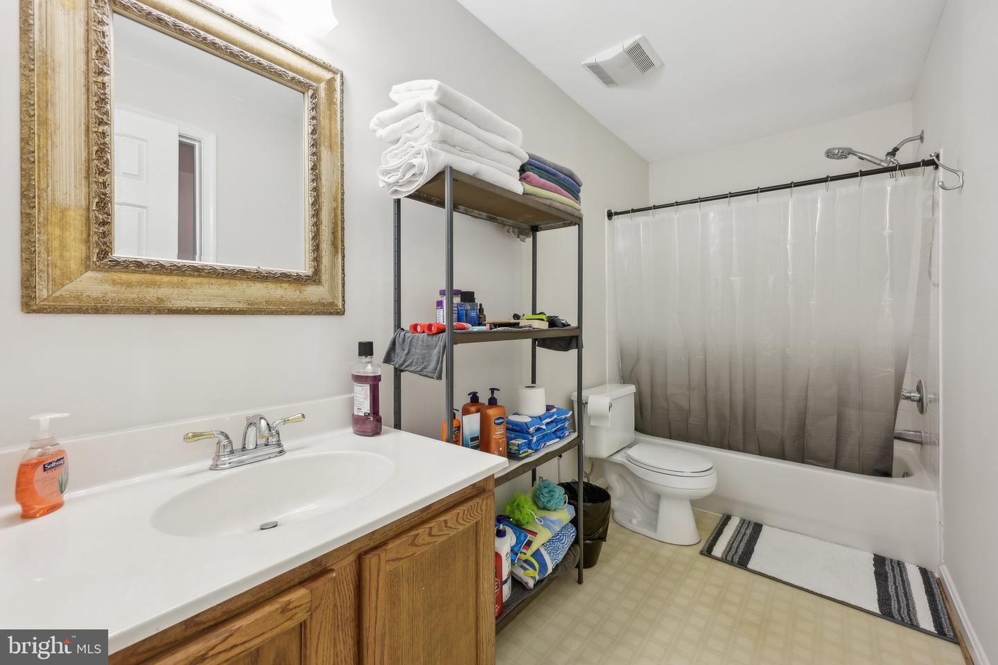 5 Meade Ct