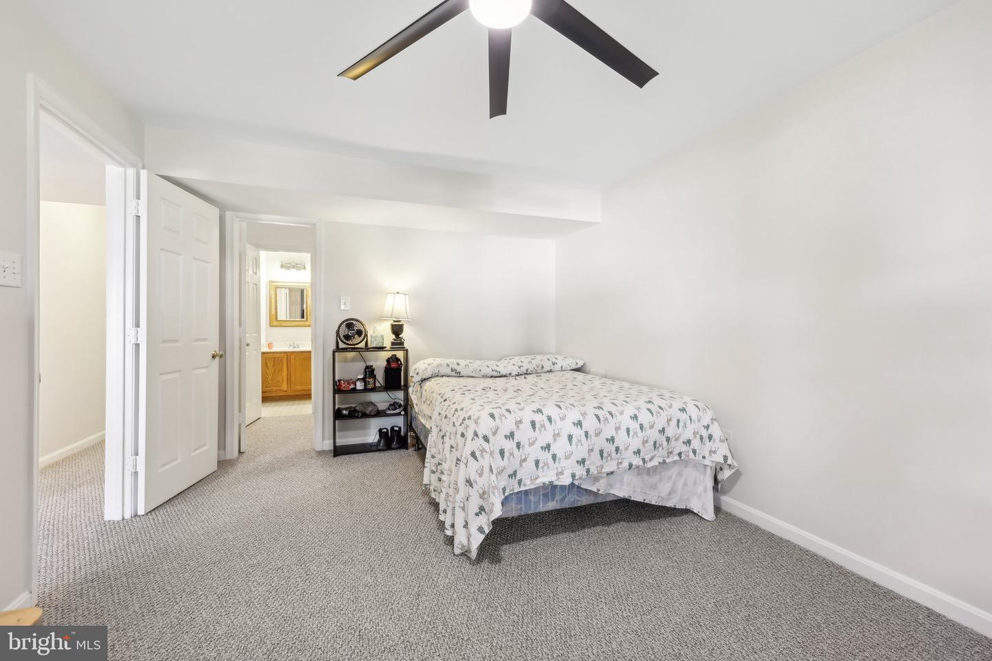 5 Meade Ct