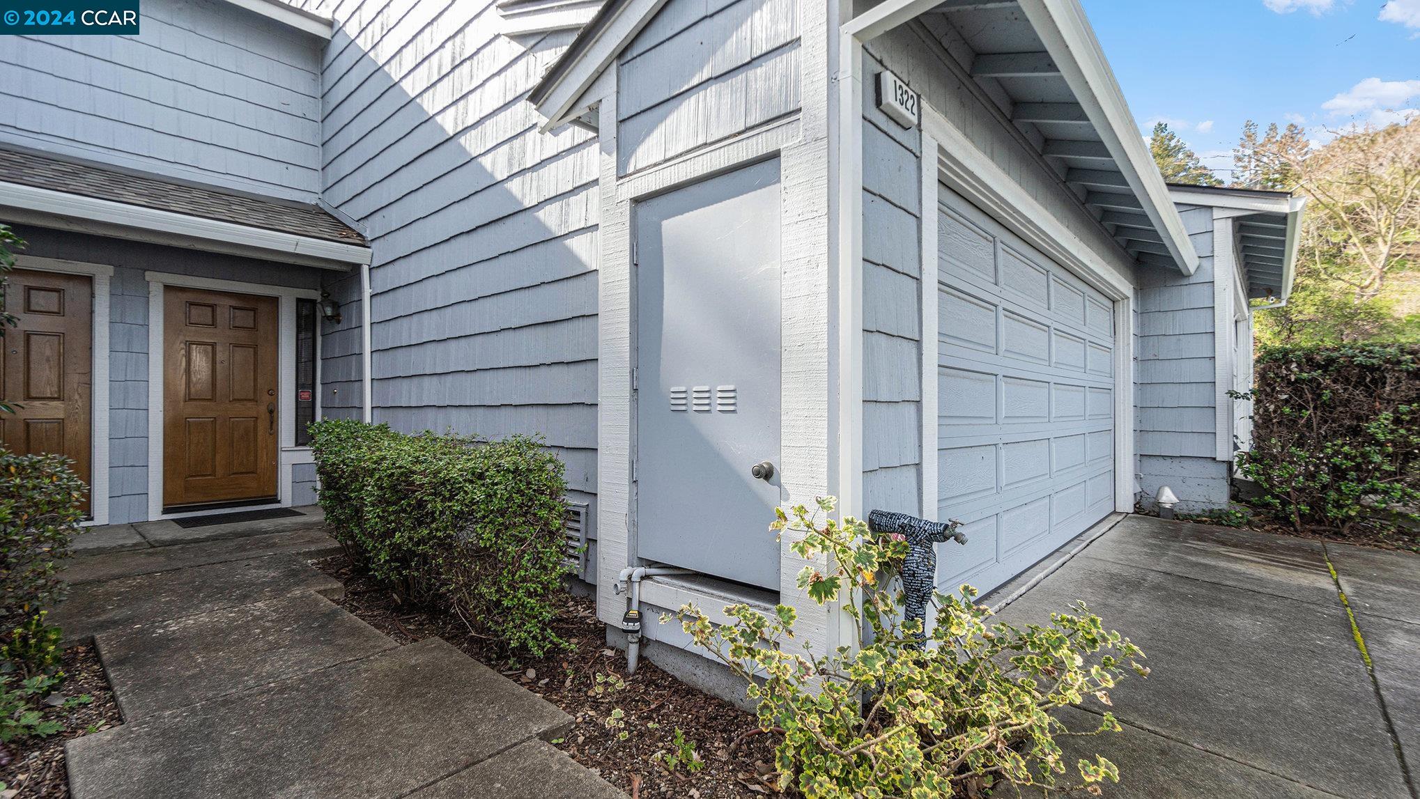 1322 Black Oak Ct
