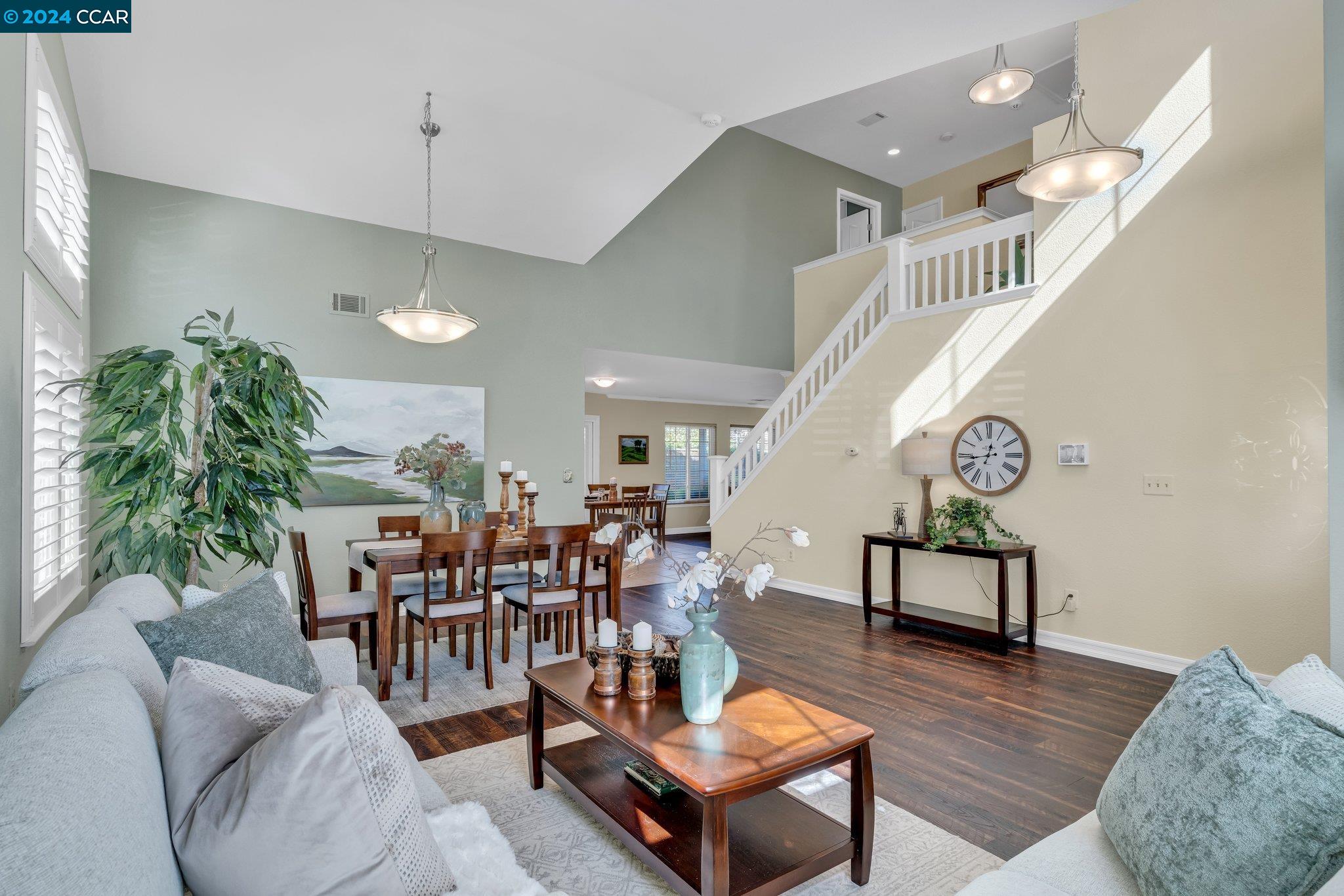 292 Oakwood Cir
