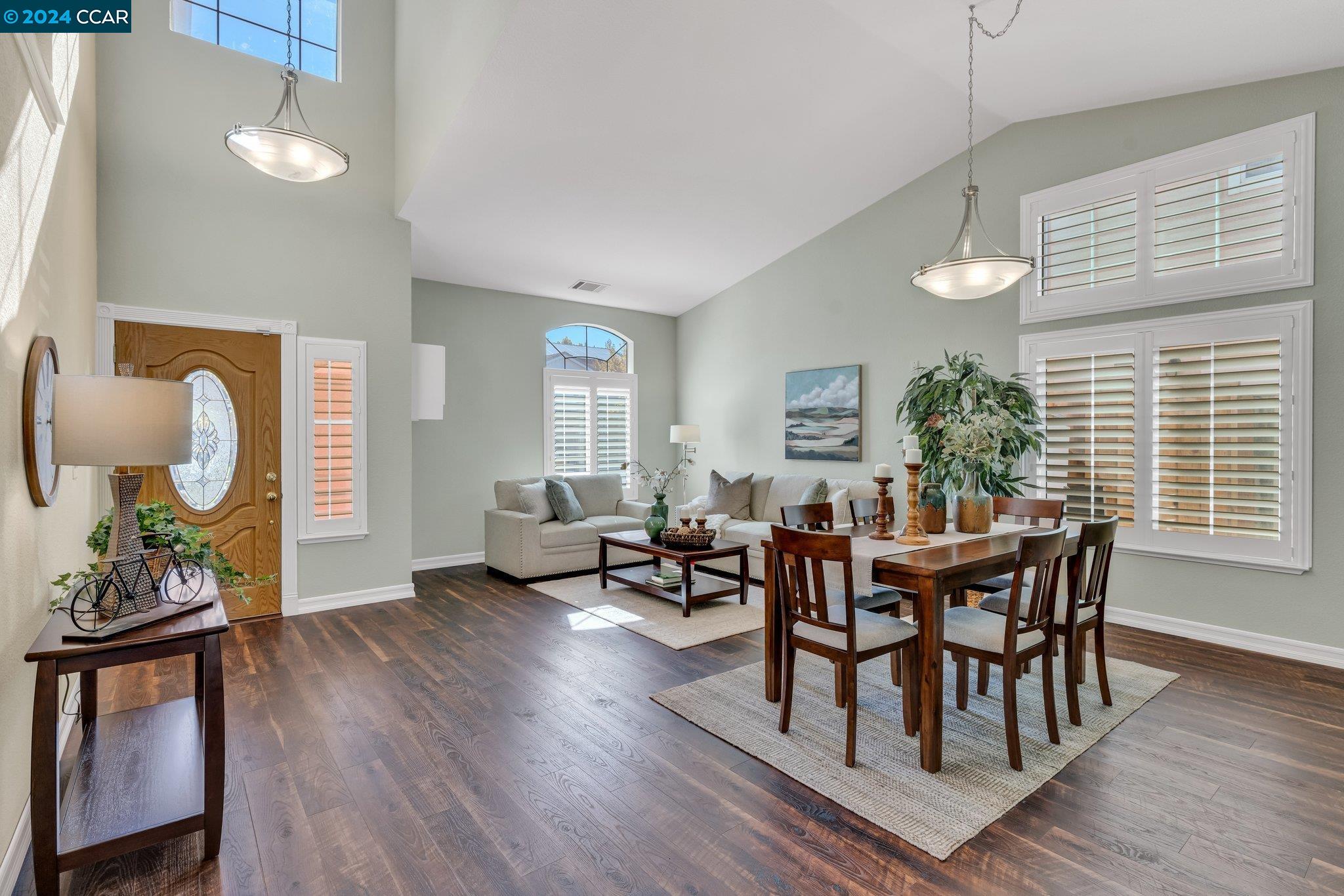 292 Oakwood Cir