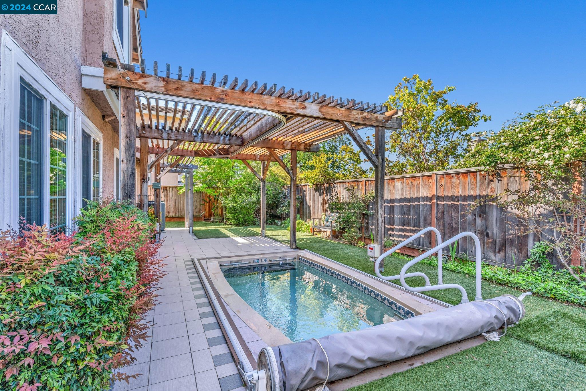 292 Oakwood Cir