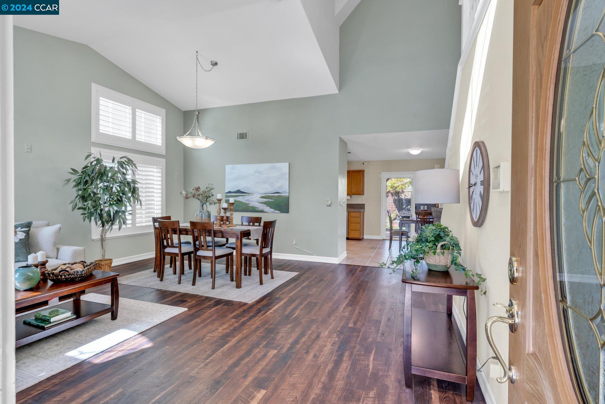 292 Oakwood Cir