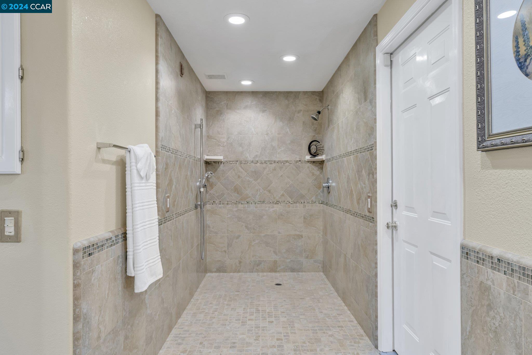 292 Oakwood Cir