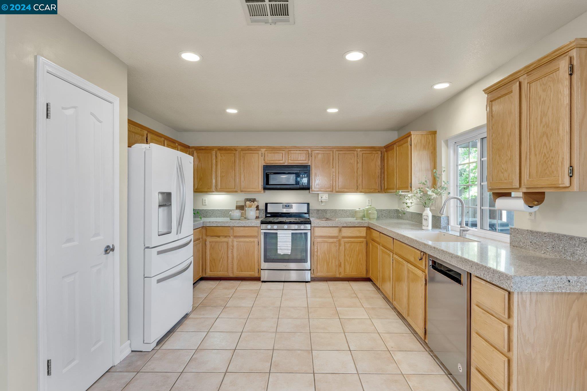 292 Oakwood Cir