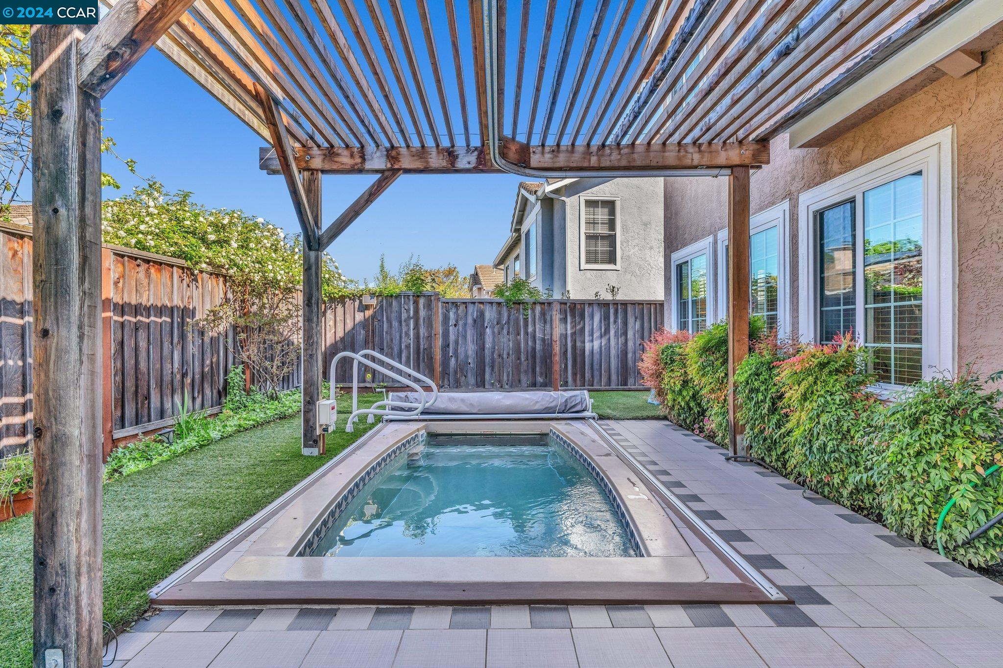 292 Oakwood Cir
