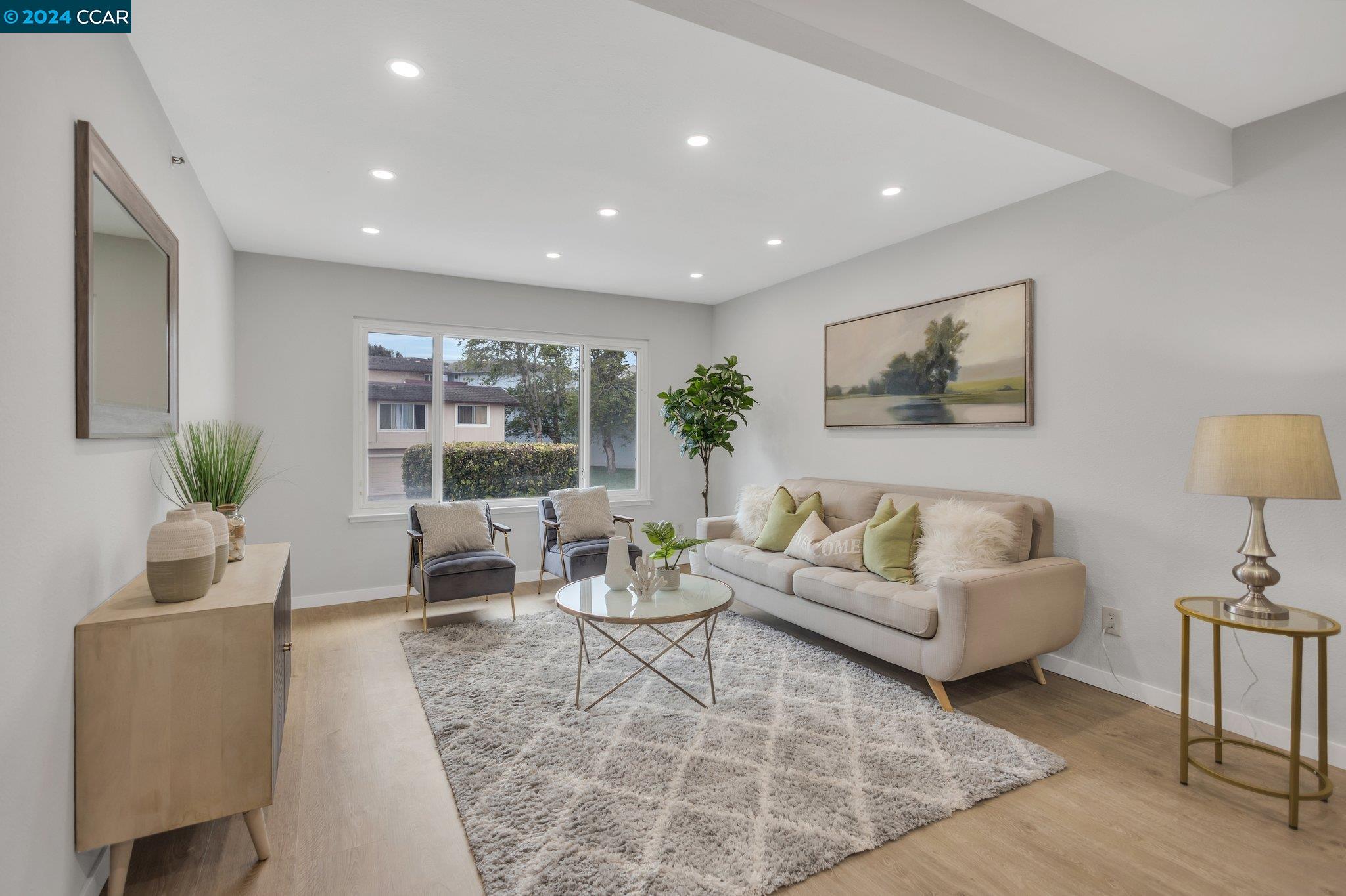 2374 Greendale Dr