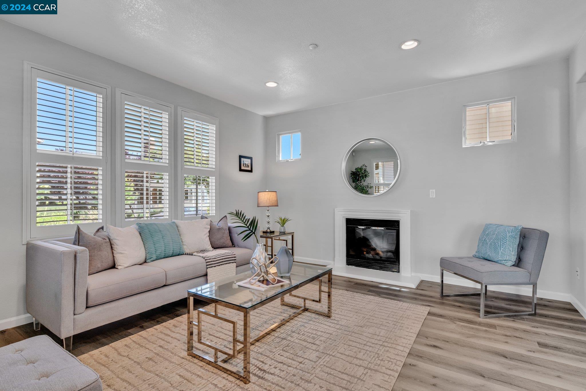 1075 Baywood Ln