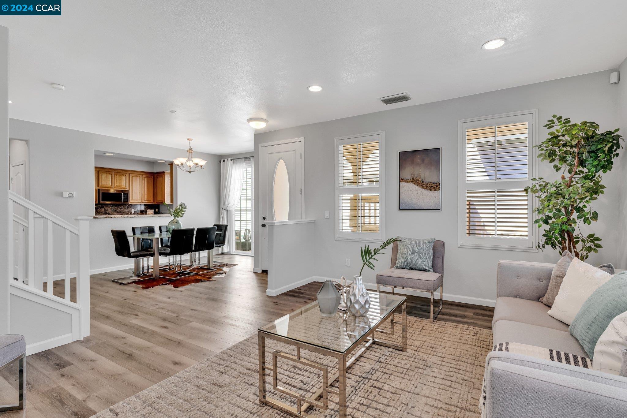 1075 Baywood Ln