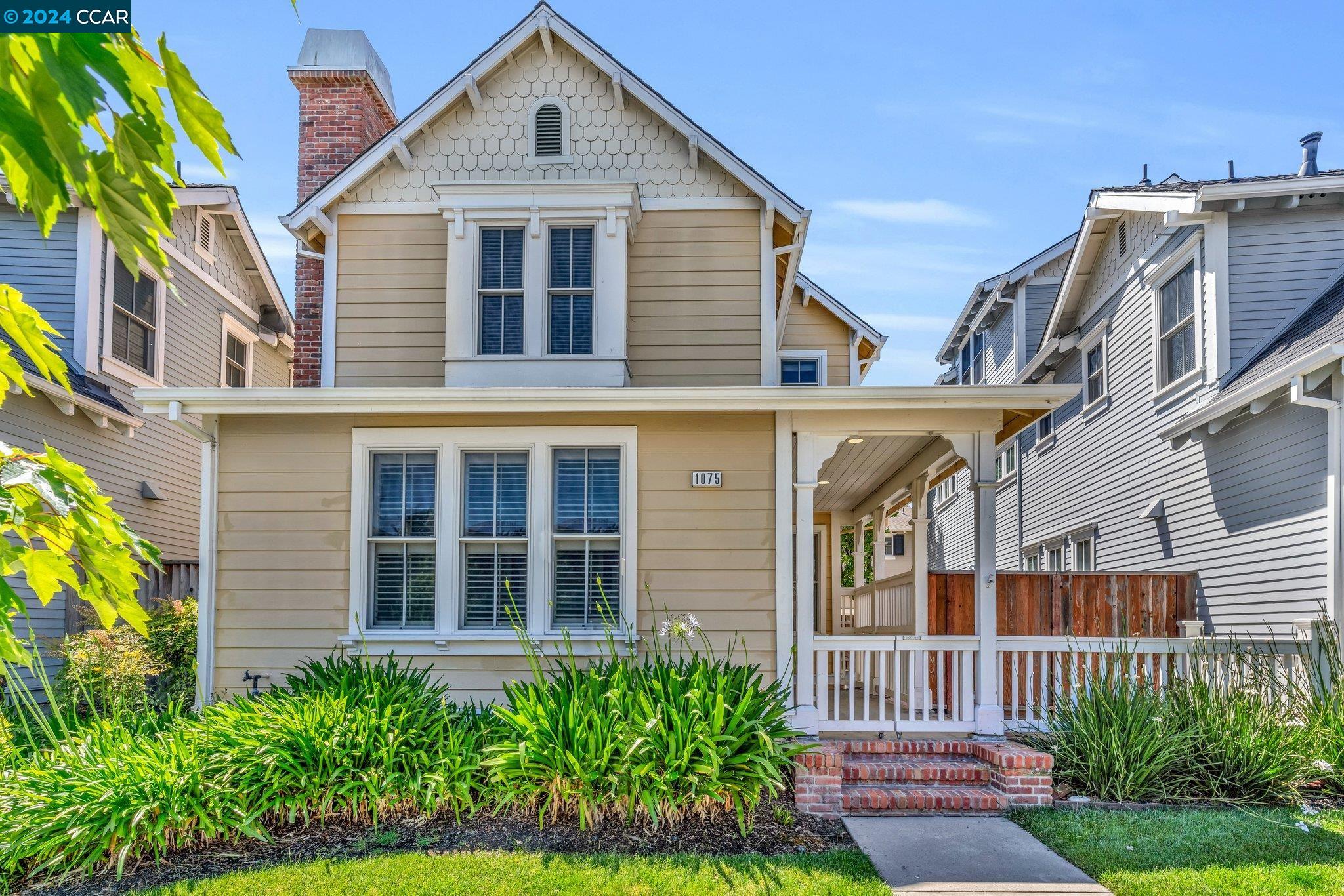 1075 Baywood Ln