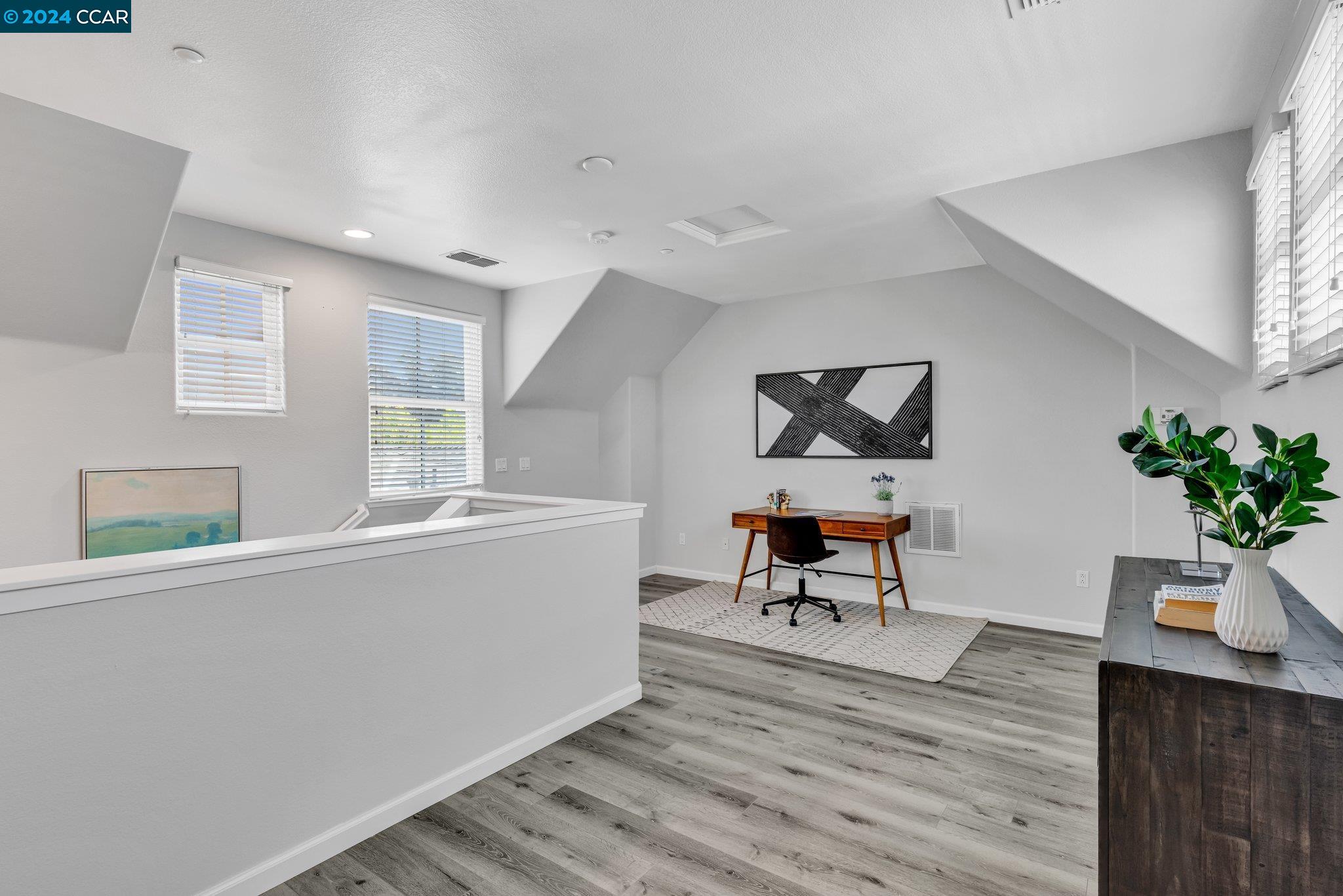 1075 Baywood Ln