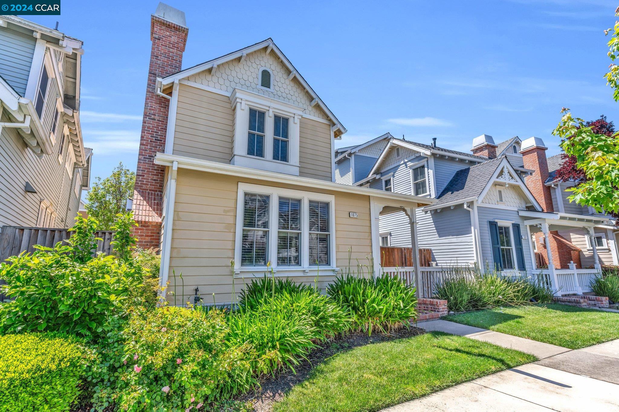 1075 Baywood Ln