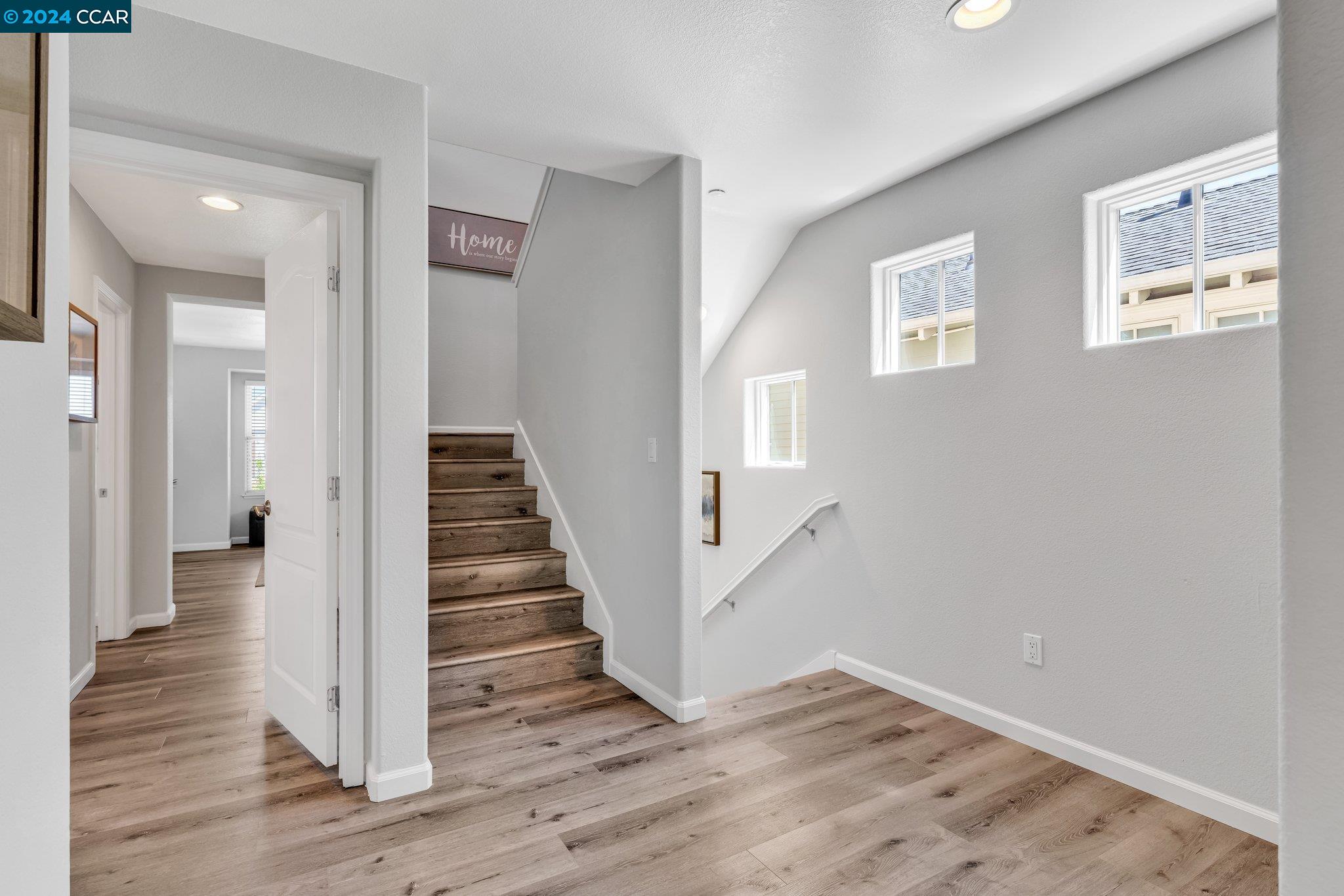1075 Baywood Ln