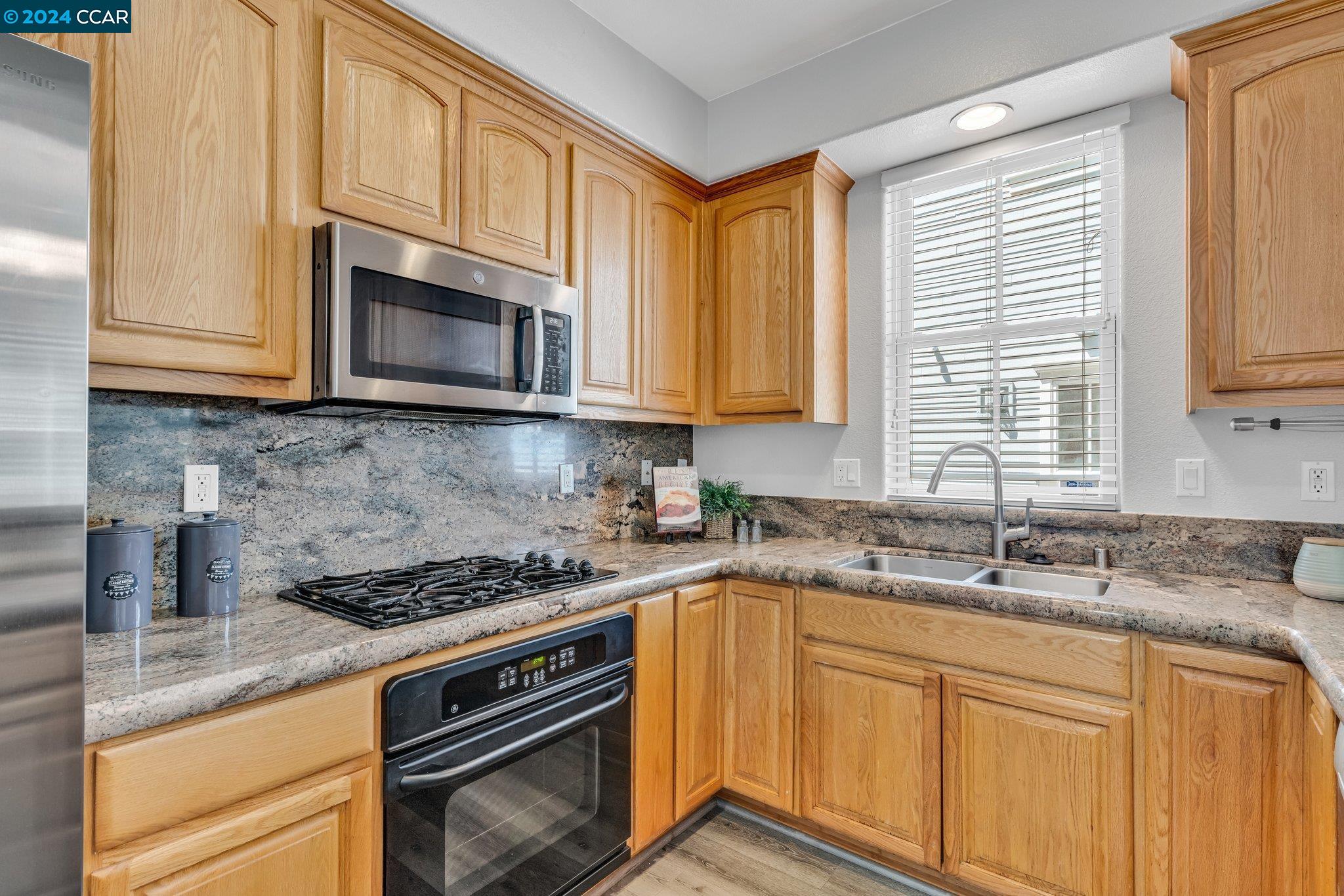 1075 Baywood Ln