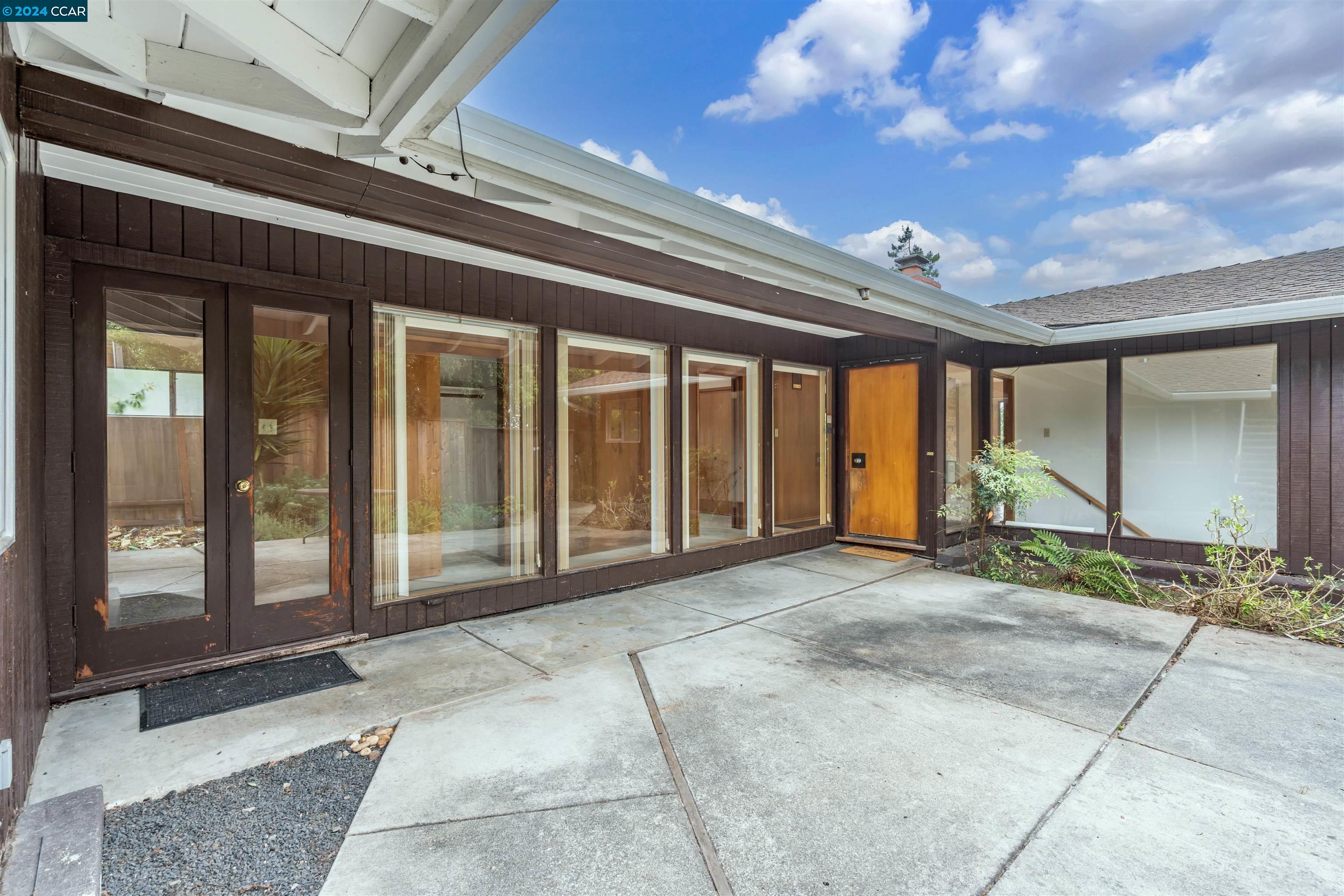 855 Seaview Dr