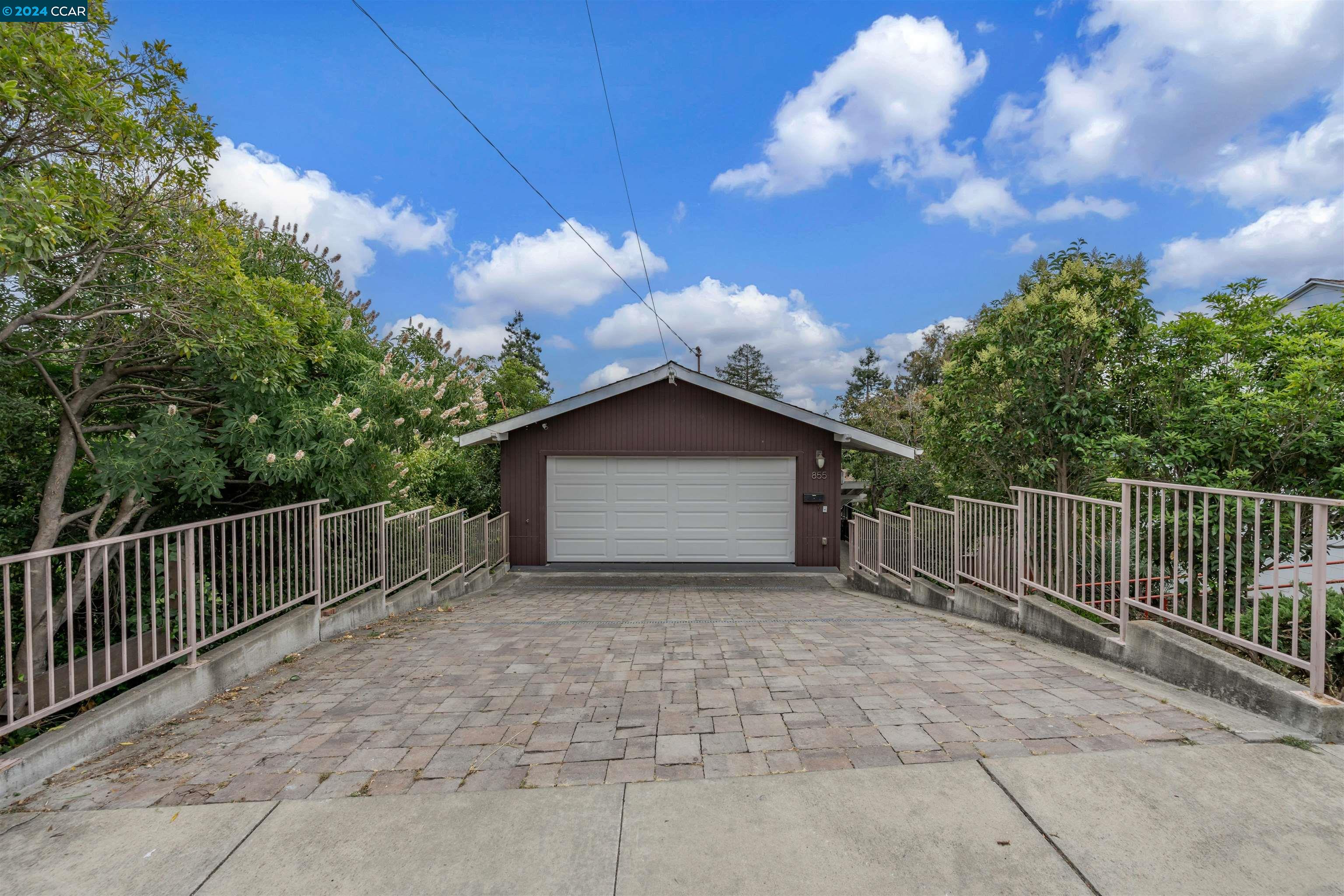 855 Seaview Dr