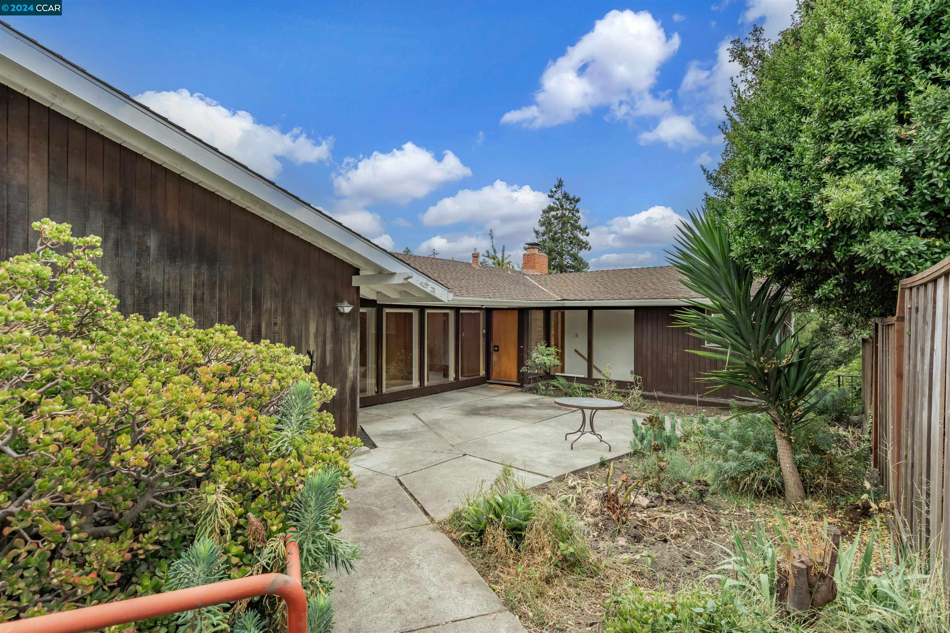 855 Seaview Dr