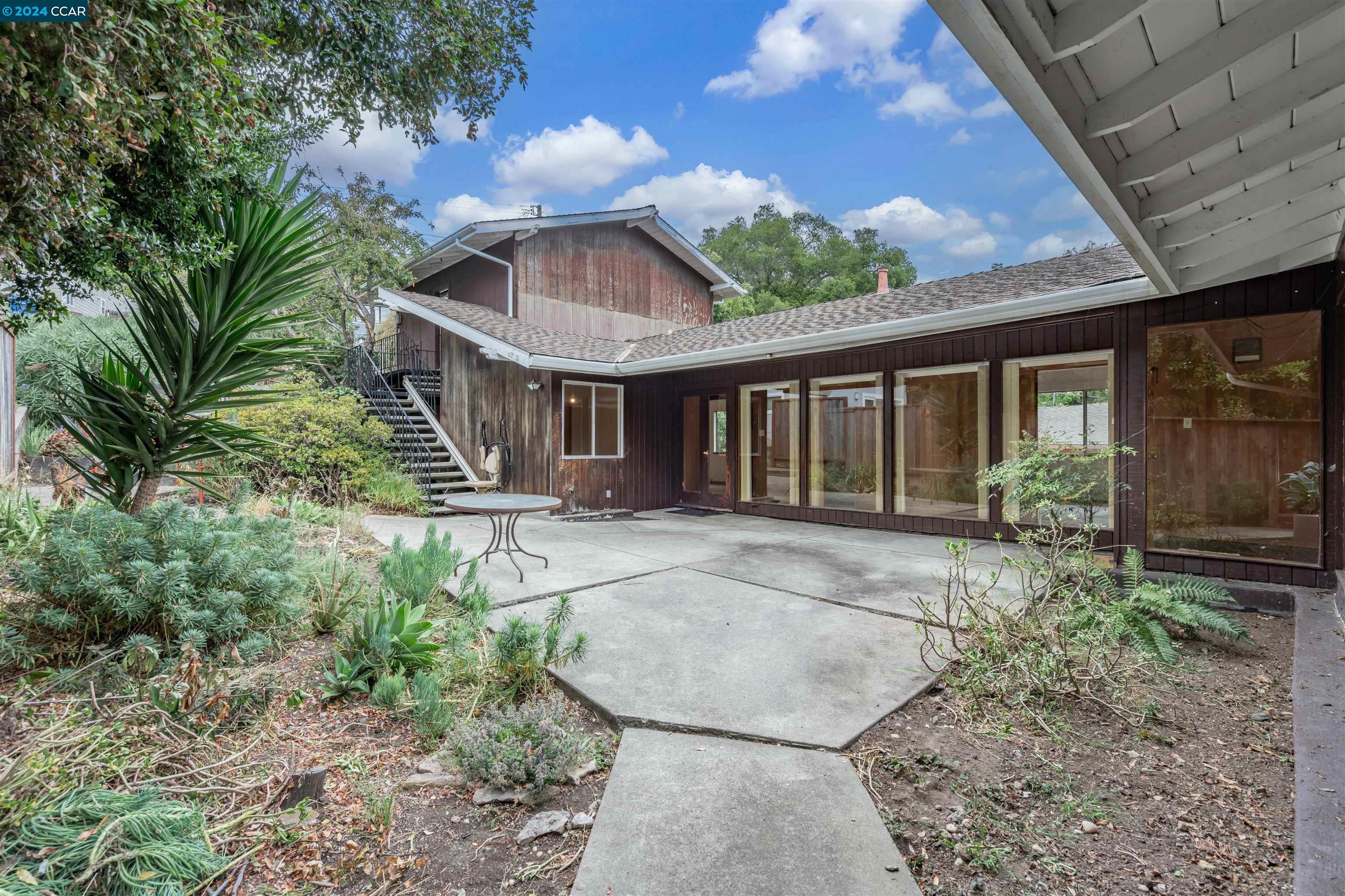 855 Seaview Dr