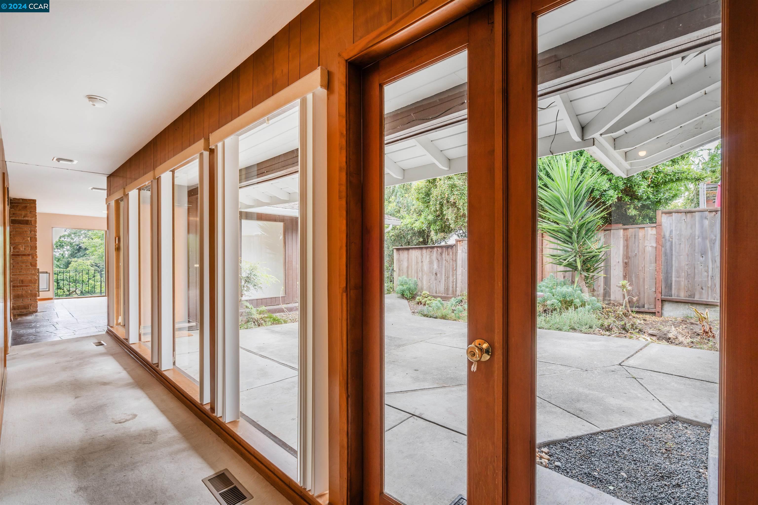 855 Seaview Dr