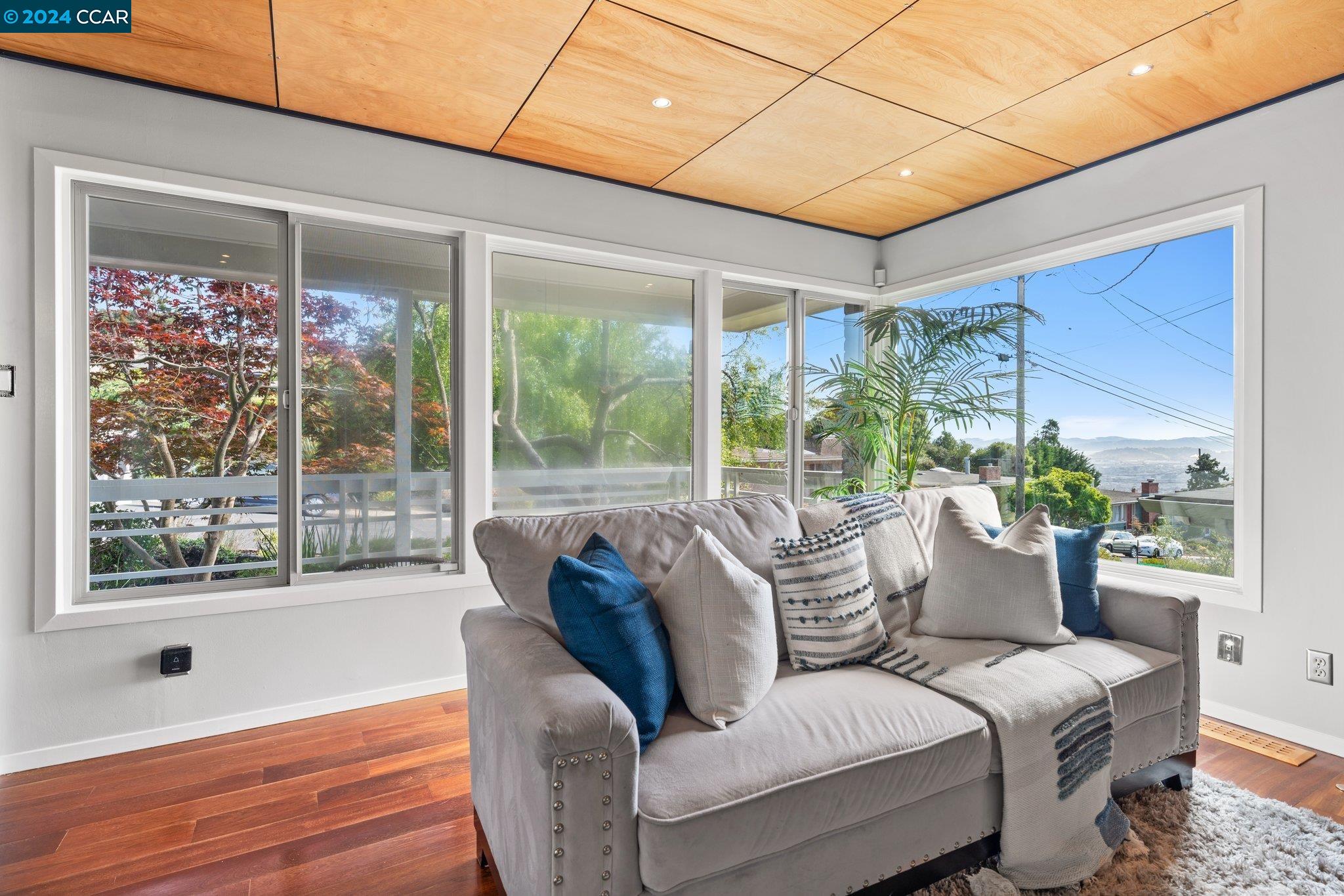 6545 Alta Vista Dr