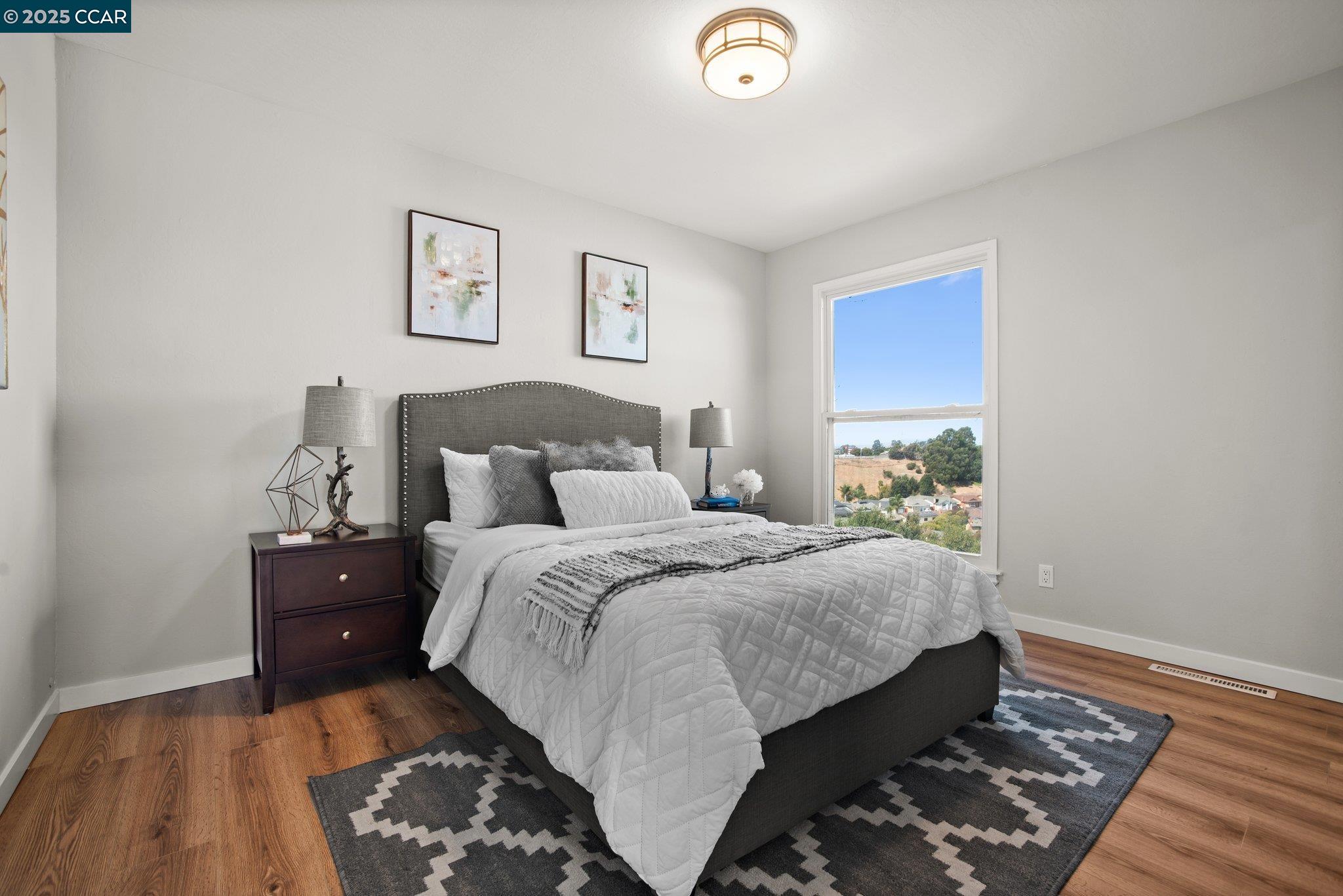 989 Parkside Dr