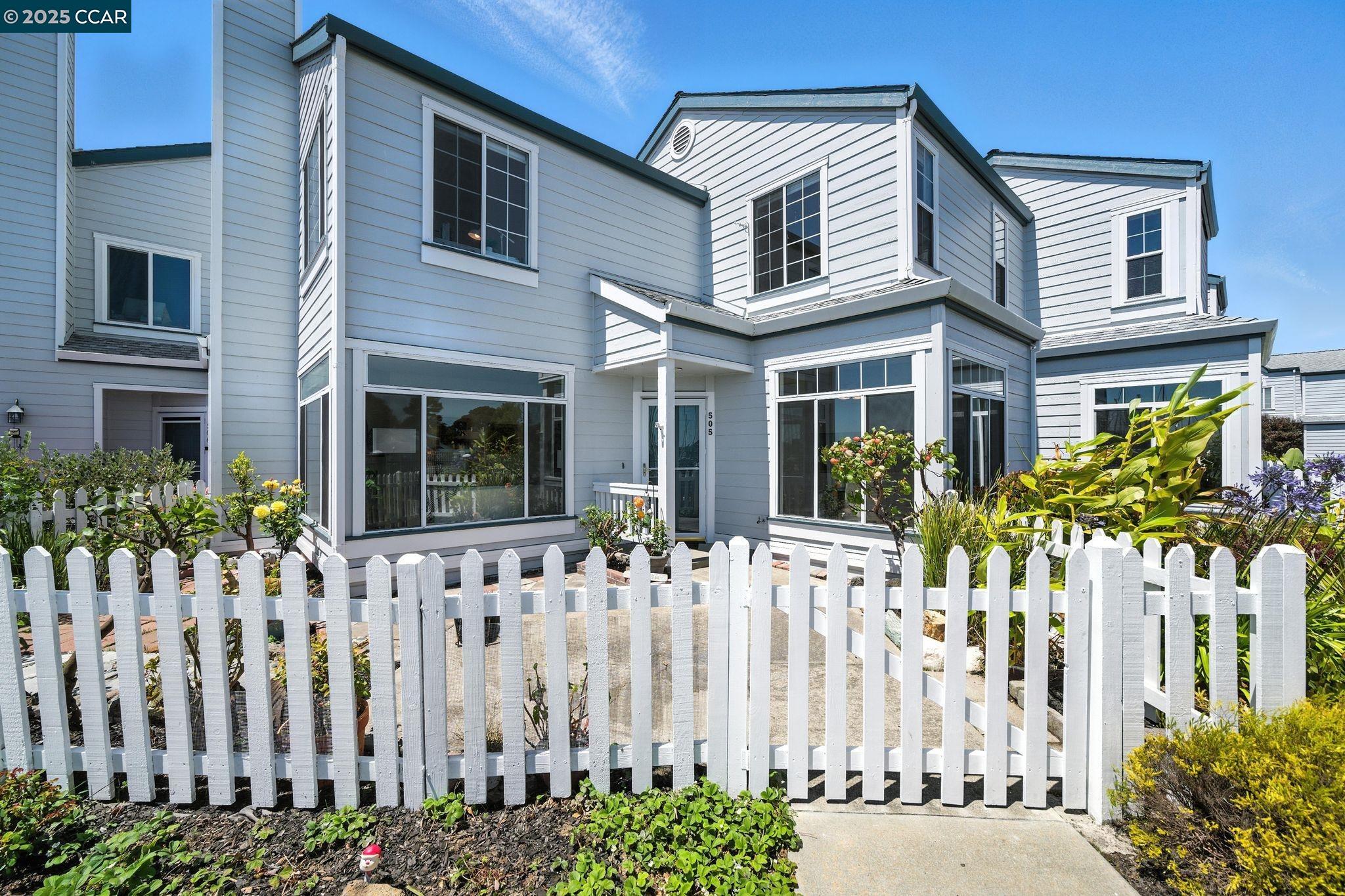 505 Commodore Dr