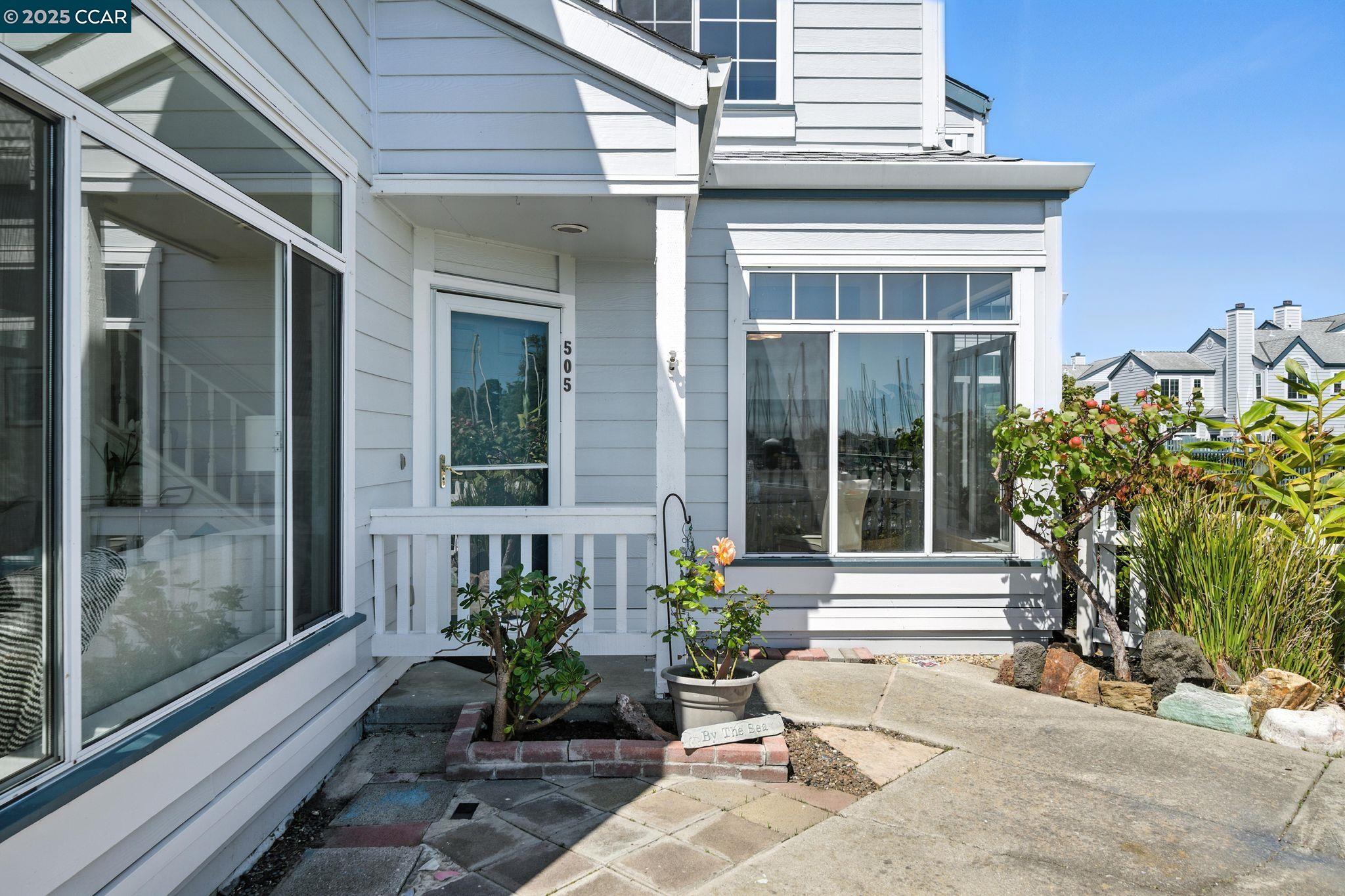 505 Commodore Dr