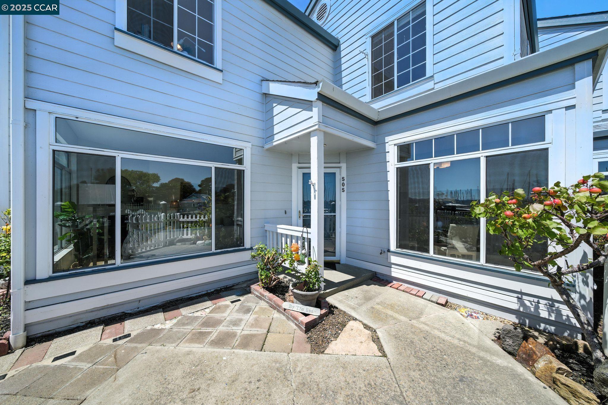 505 Commodore Dr