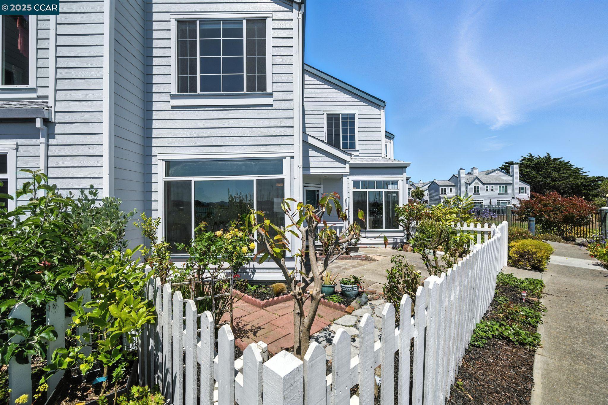 505 Commodore Dr
