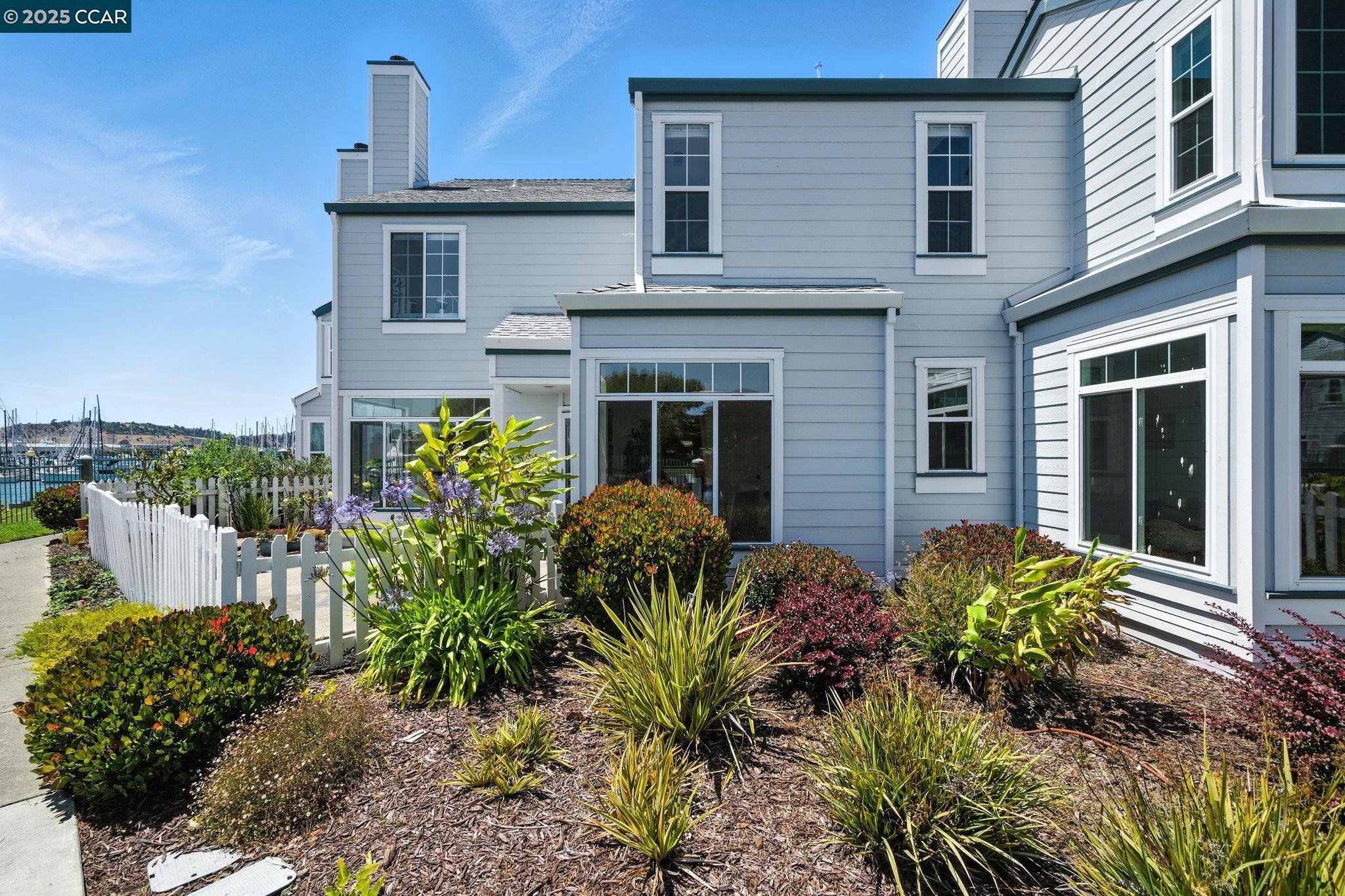 505 Commodore Dr