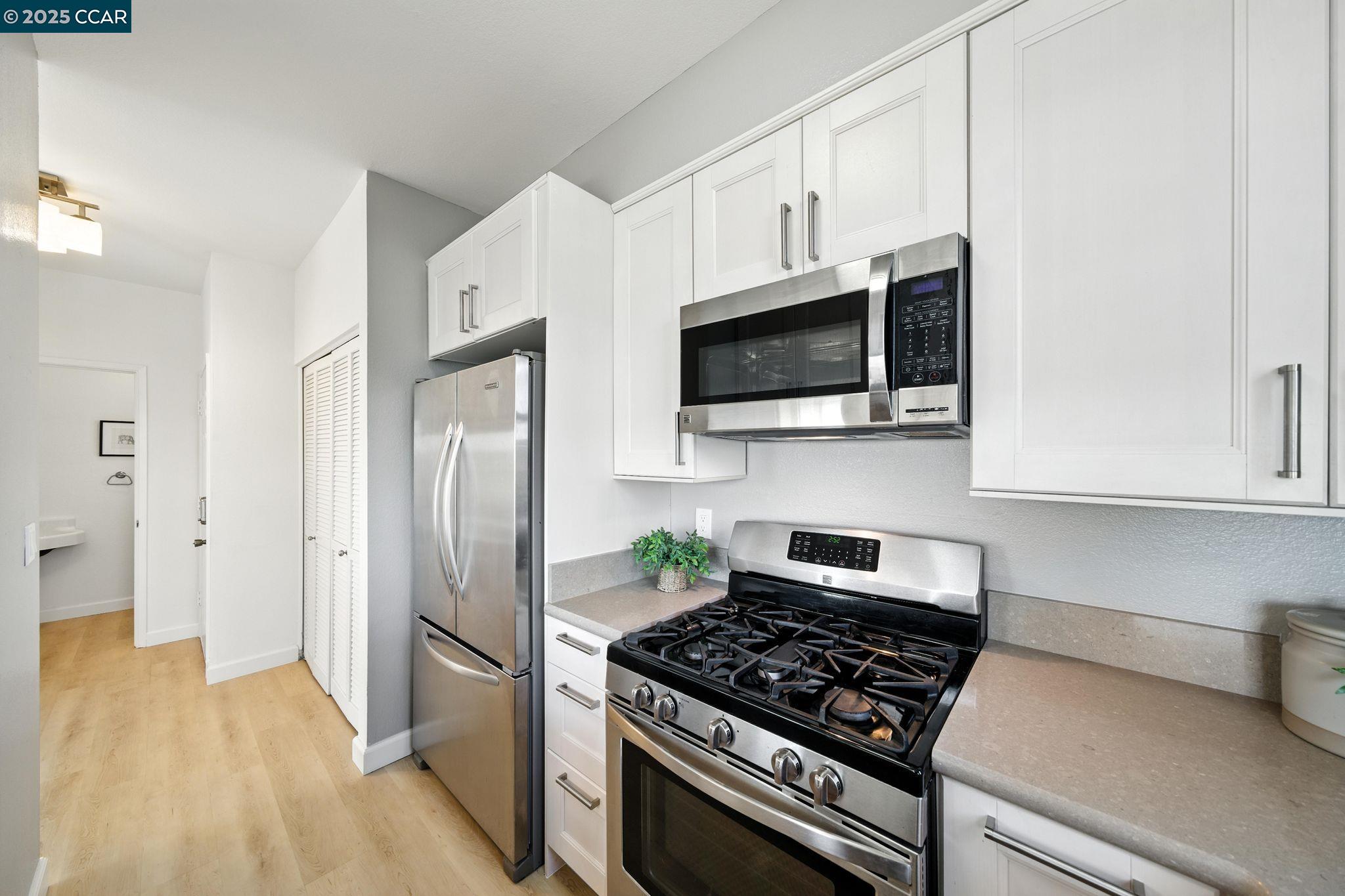 505 Commodore Dr