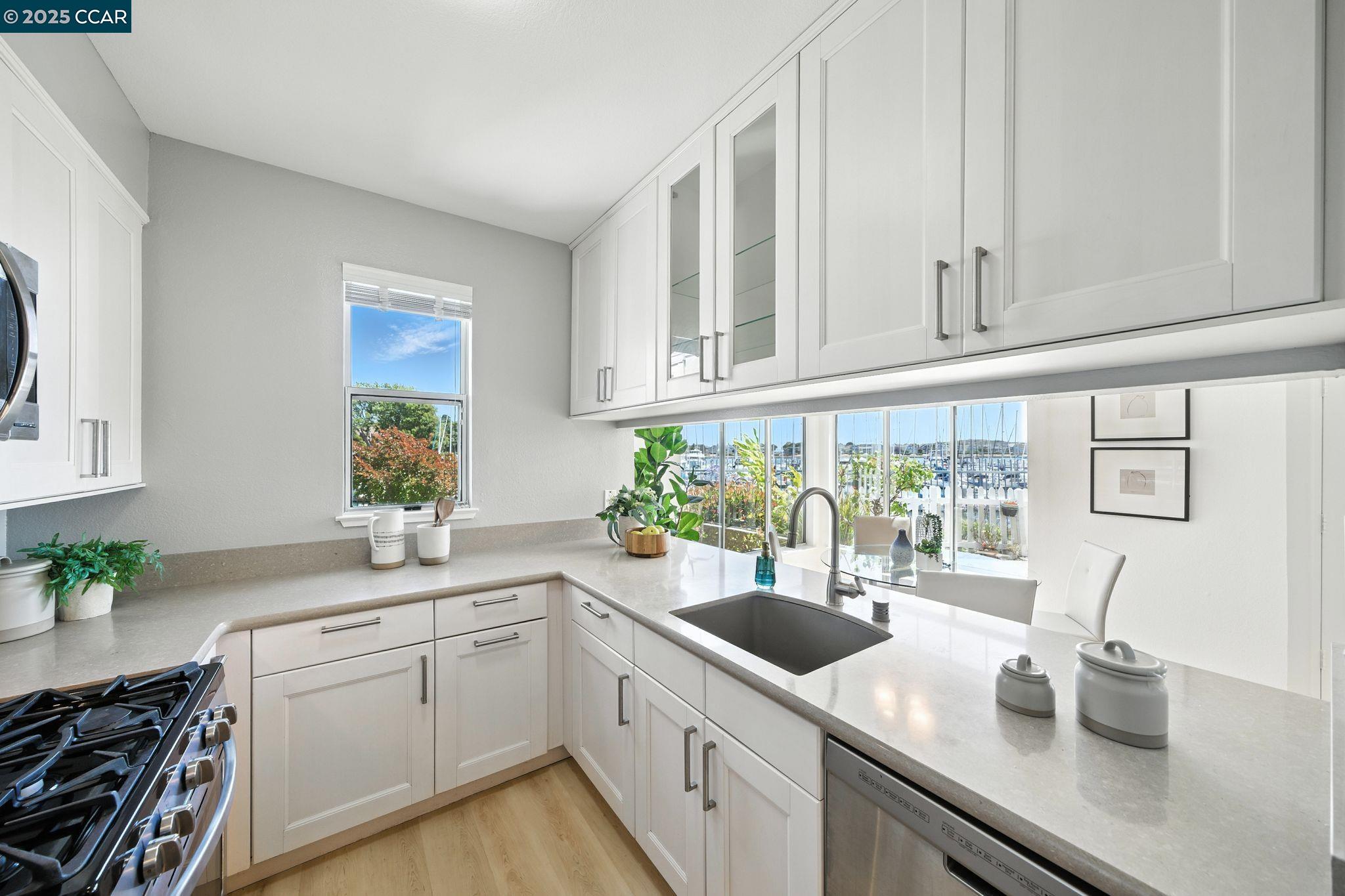 505 Commodore Dr