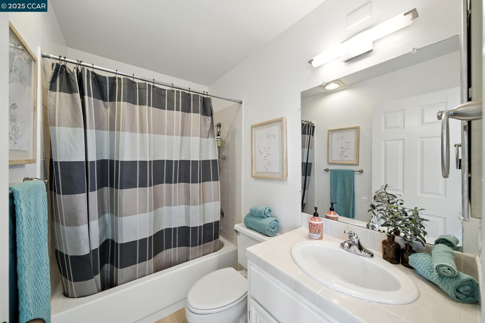 505 Commodore Dr