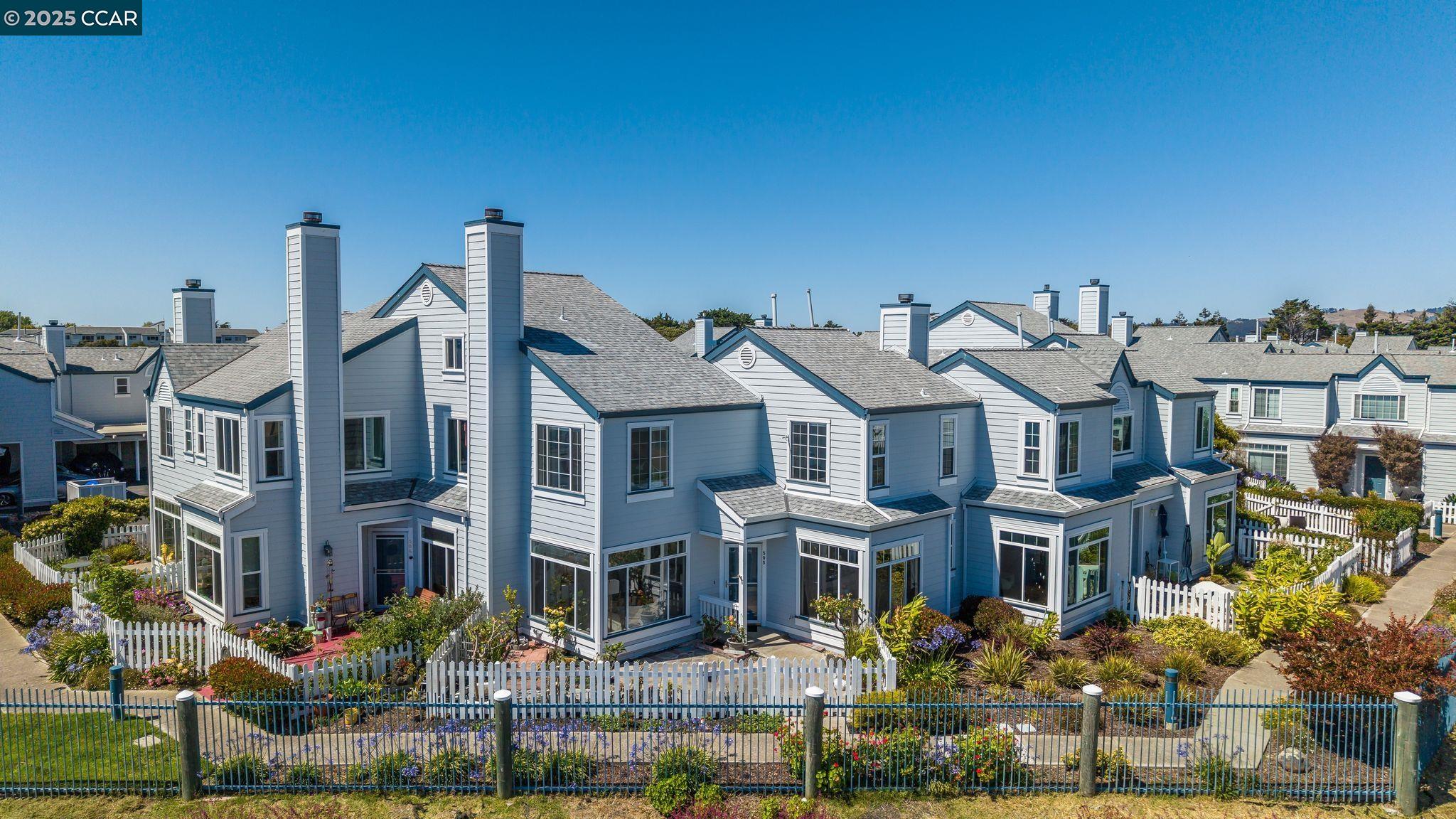 505 Commodore Dr