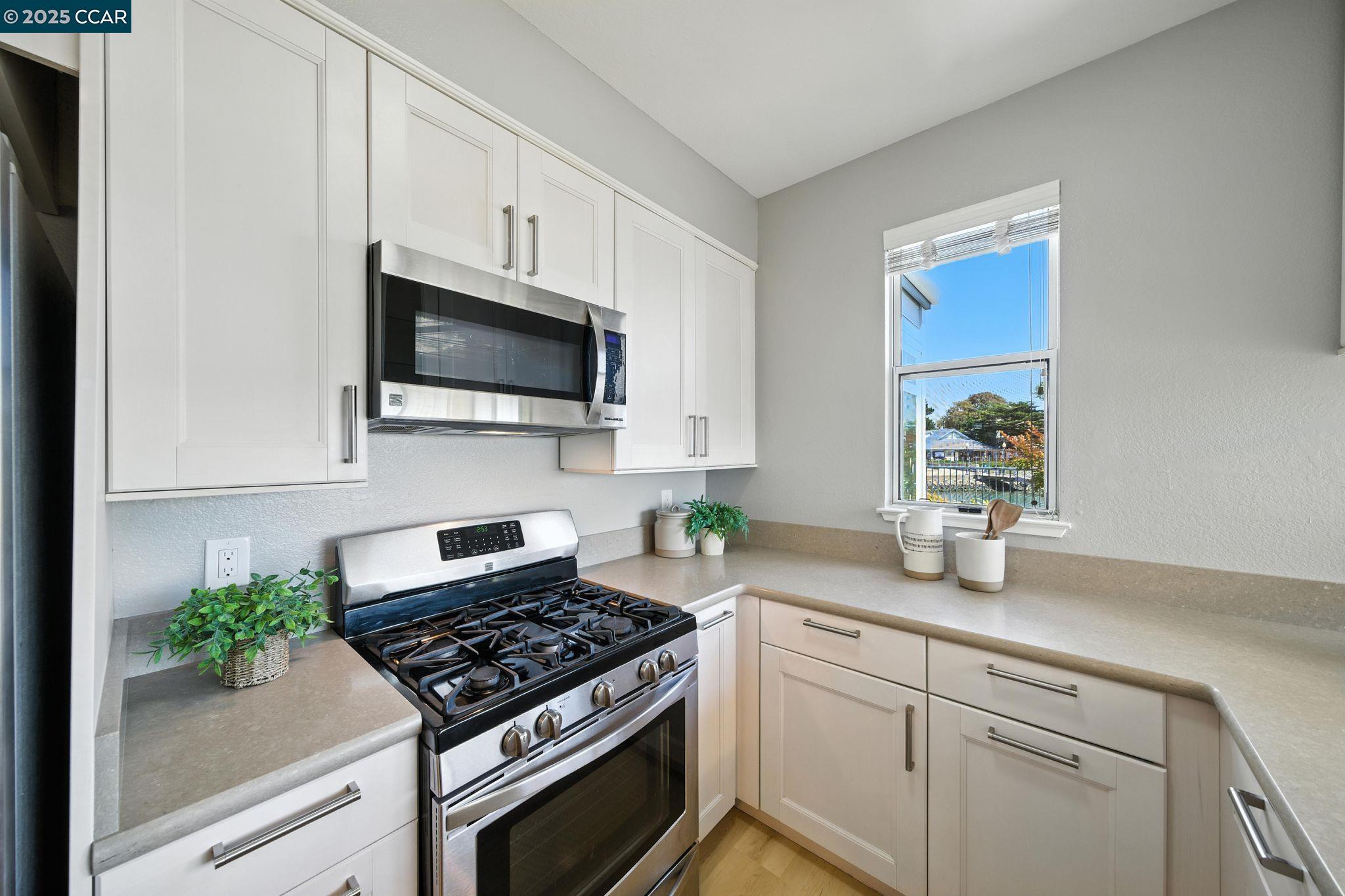 505 Commodore Dr