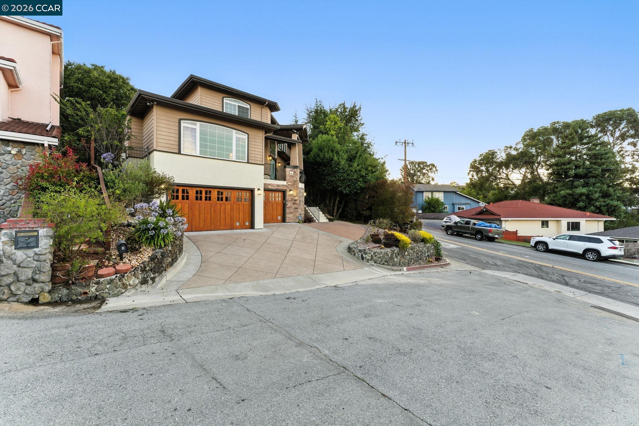8 Millbrae Cir