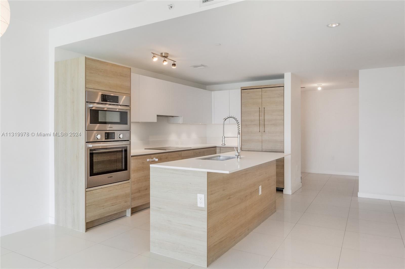 10201 E Bay Harbor Dr Unit: PH3