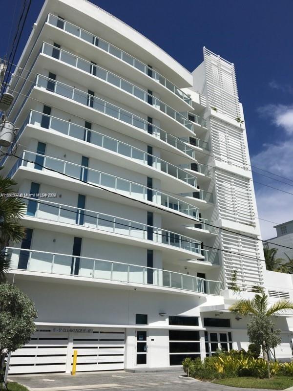 9821 E Bay Harbor Dr # 901