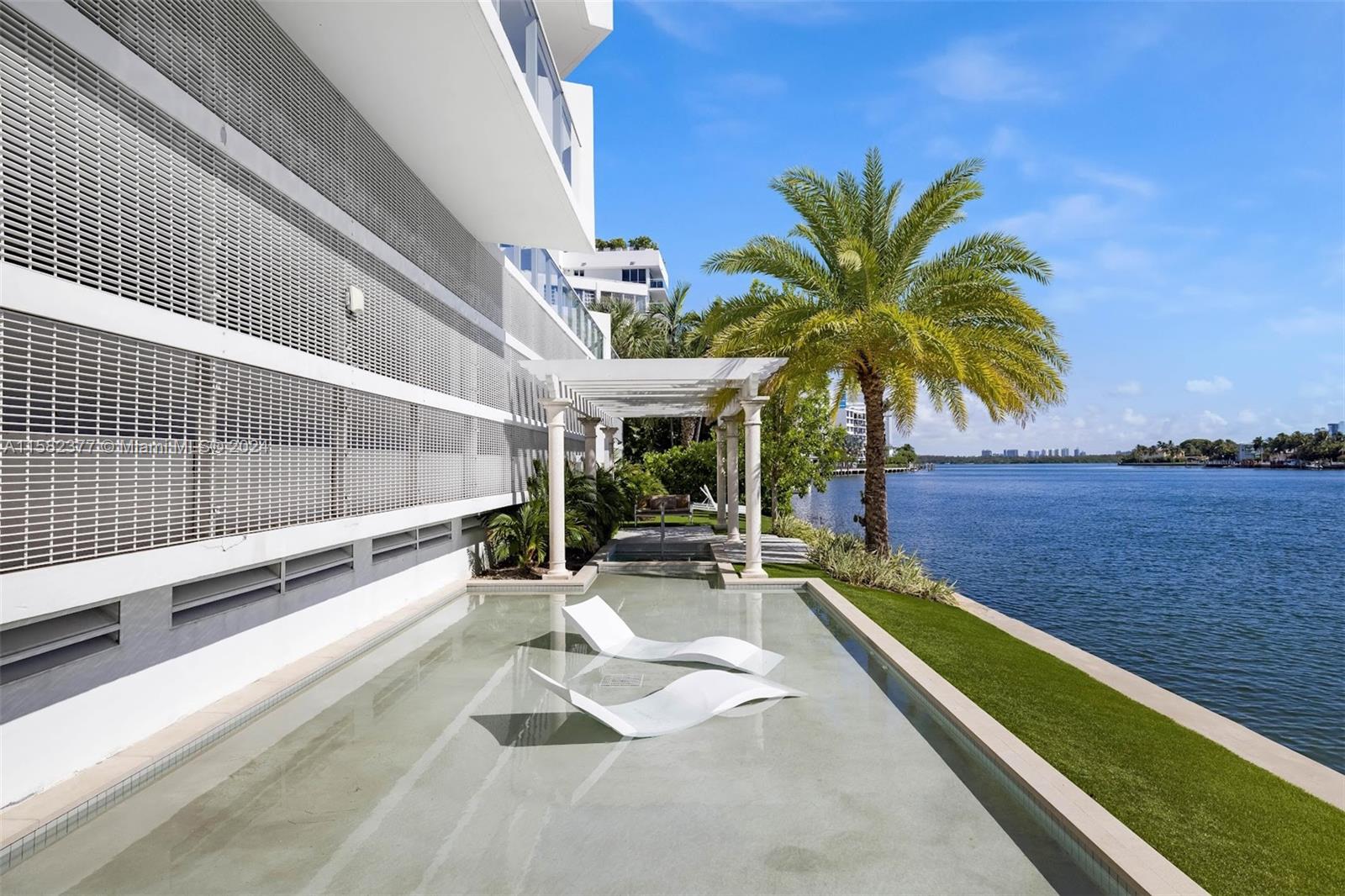9821 E Bay Harbor Dr # 901