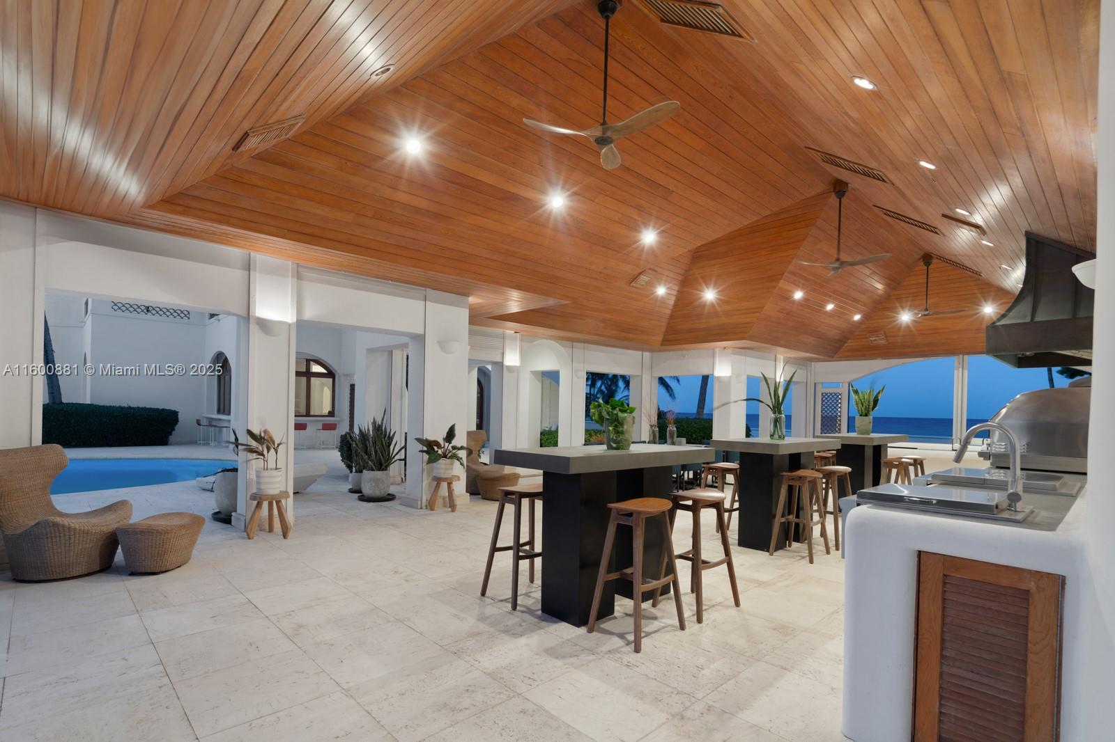 387 Ocean Blvd