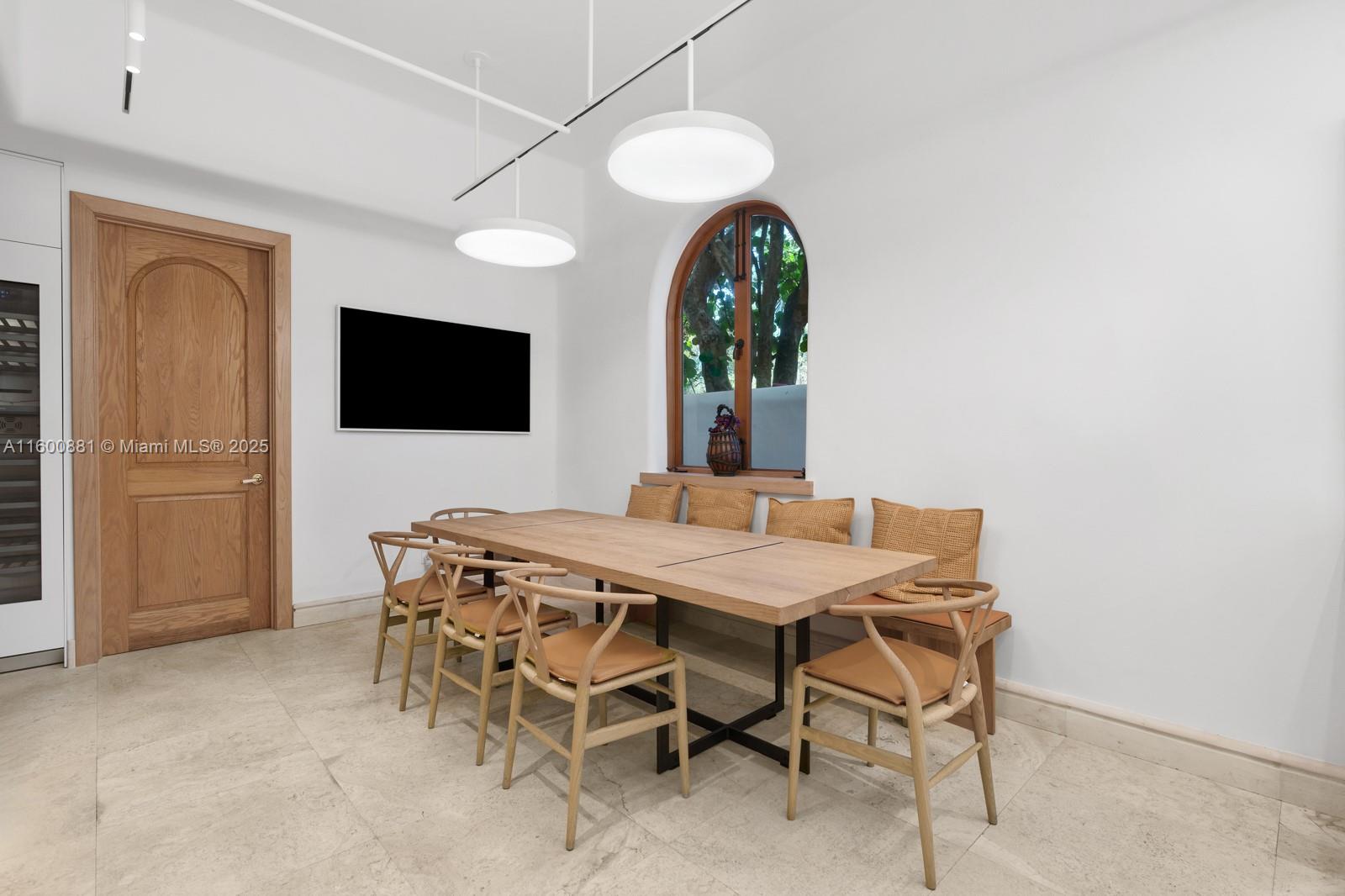 387 Ocean Blvd