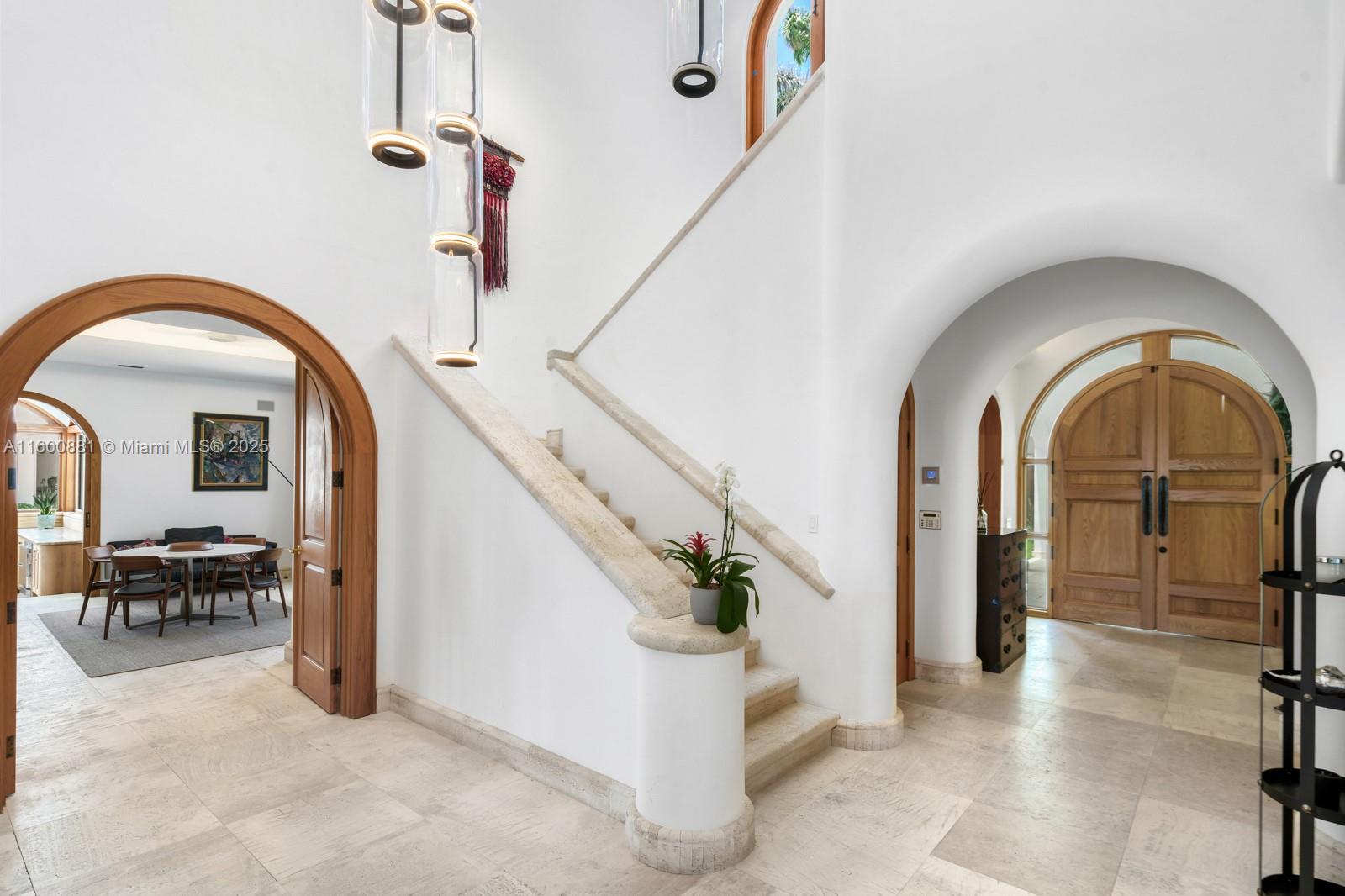 387 Ocean Blvd